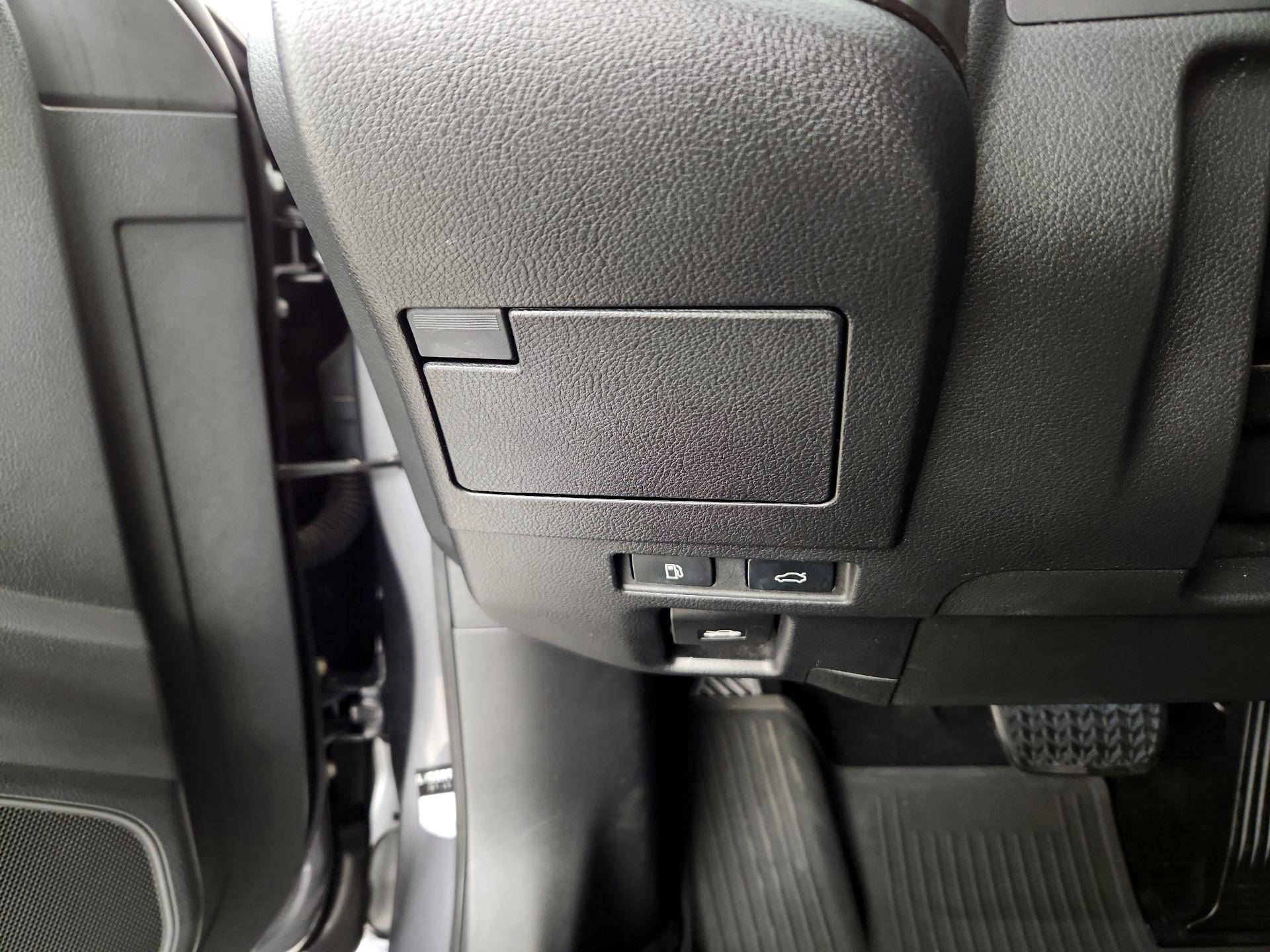 Thumbnail: 2019 Lexus ES - 11