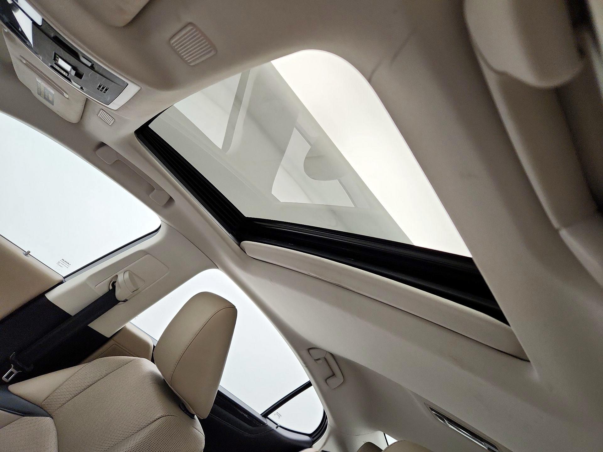 Thumbnail: 2019 Lexus ES - 17