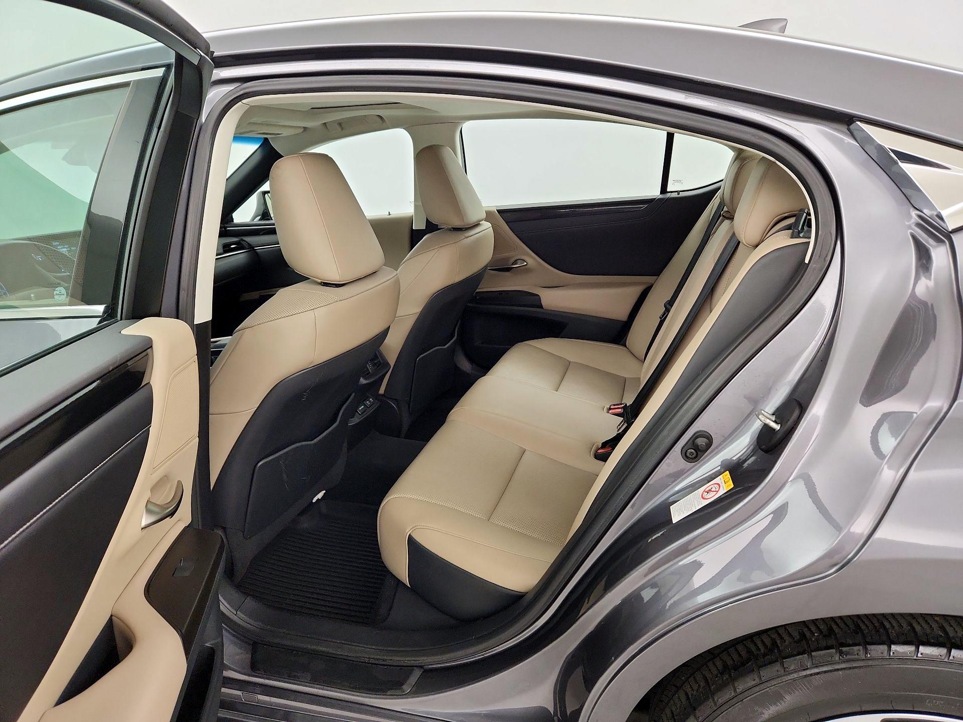 Thumbnail: 2019 Lexus ES - 18