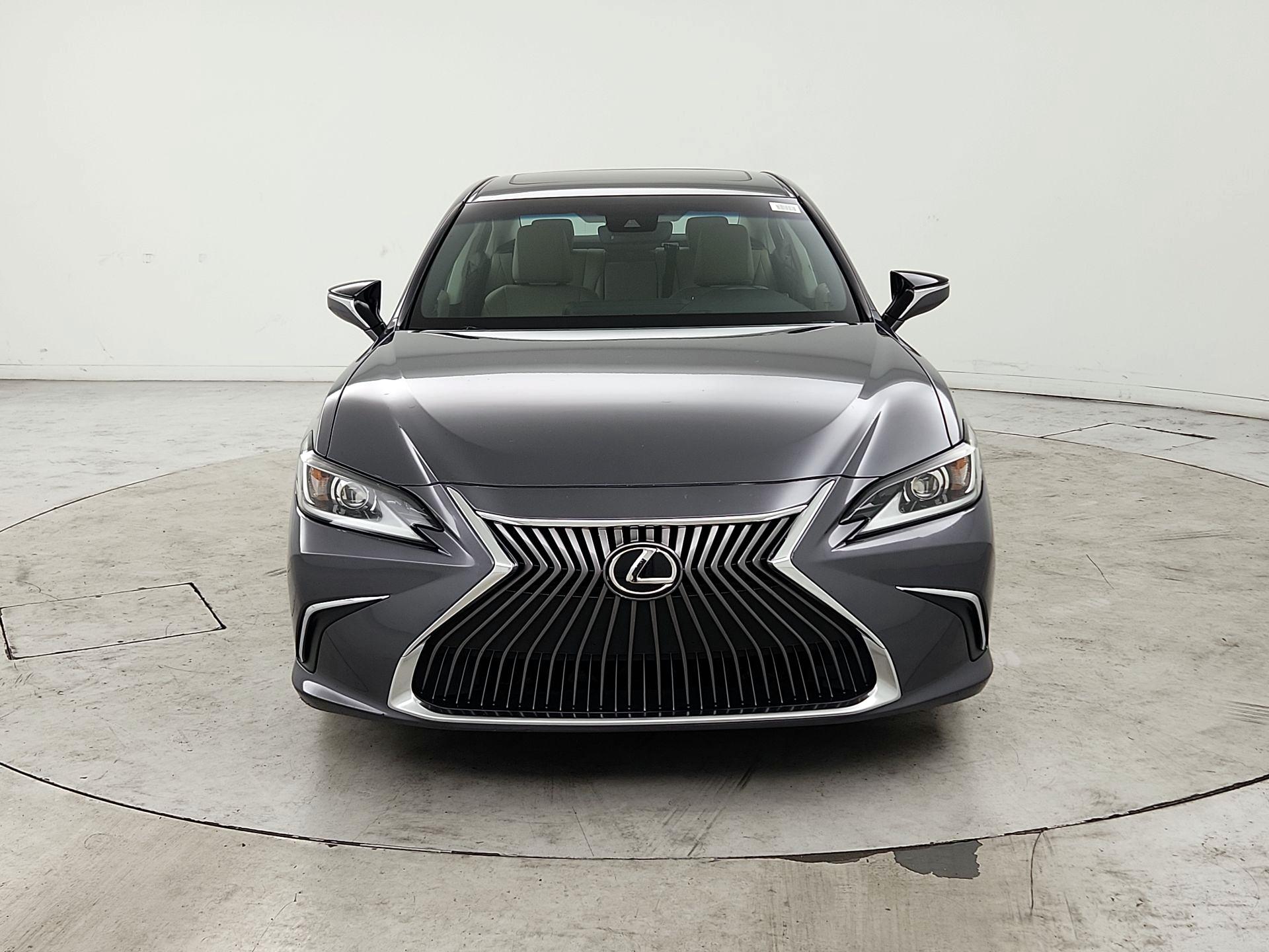 Thumbnail: 2019 Lexus ES - 2