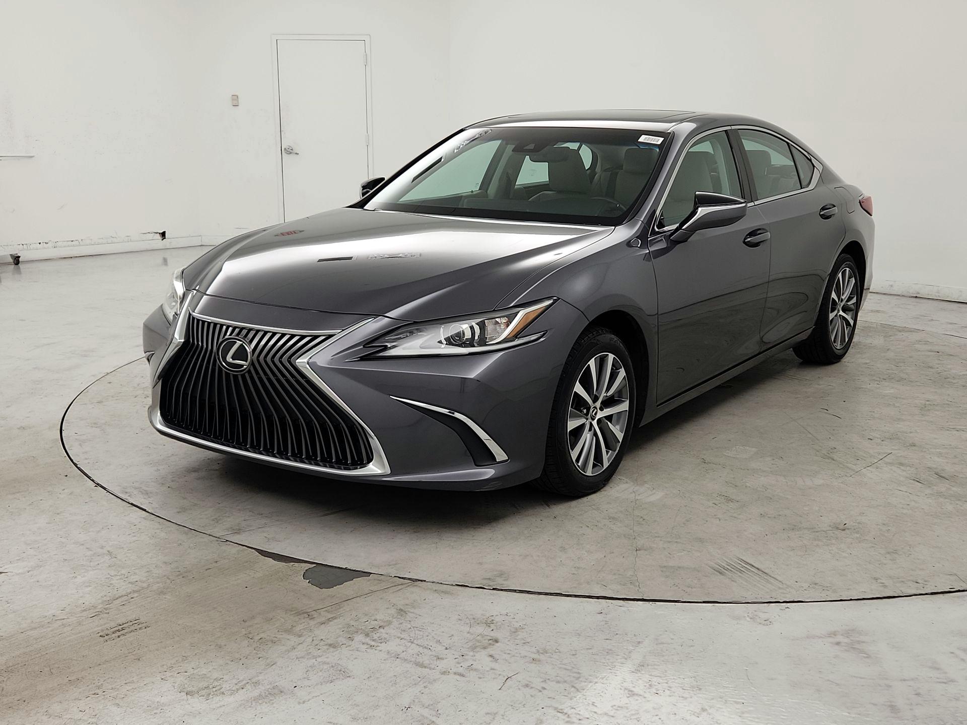 Thumbnail: 2019 Lexus ES - 3