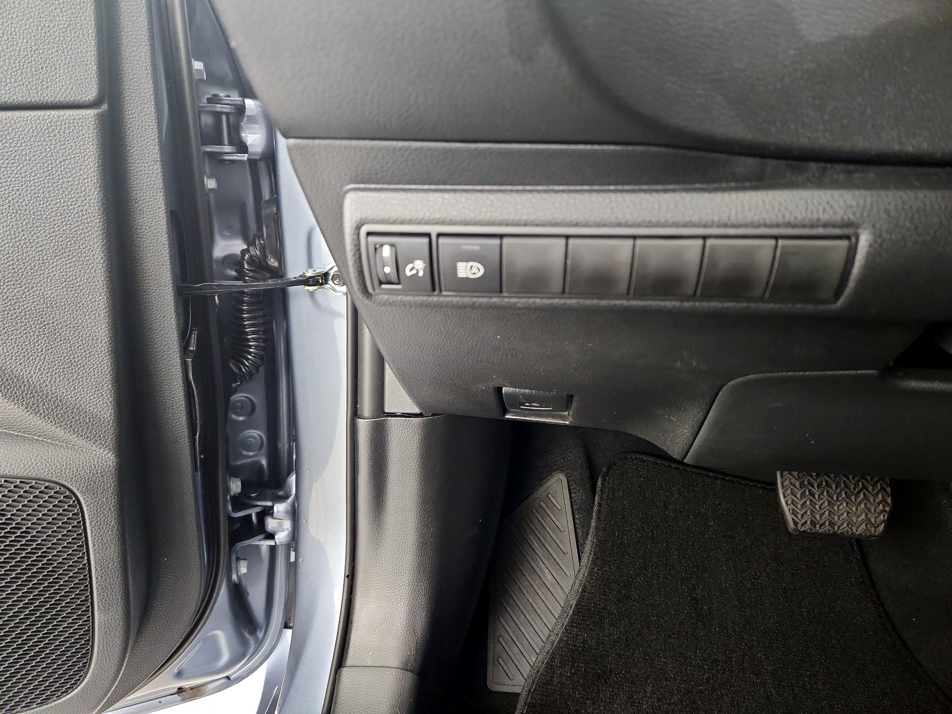 Thumbnail: 2025 Toyota Corolla - 11