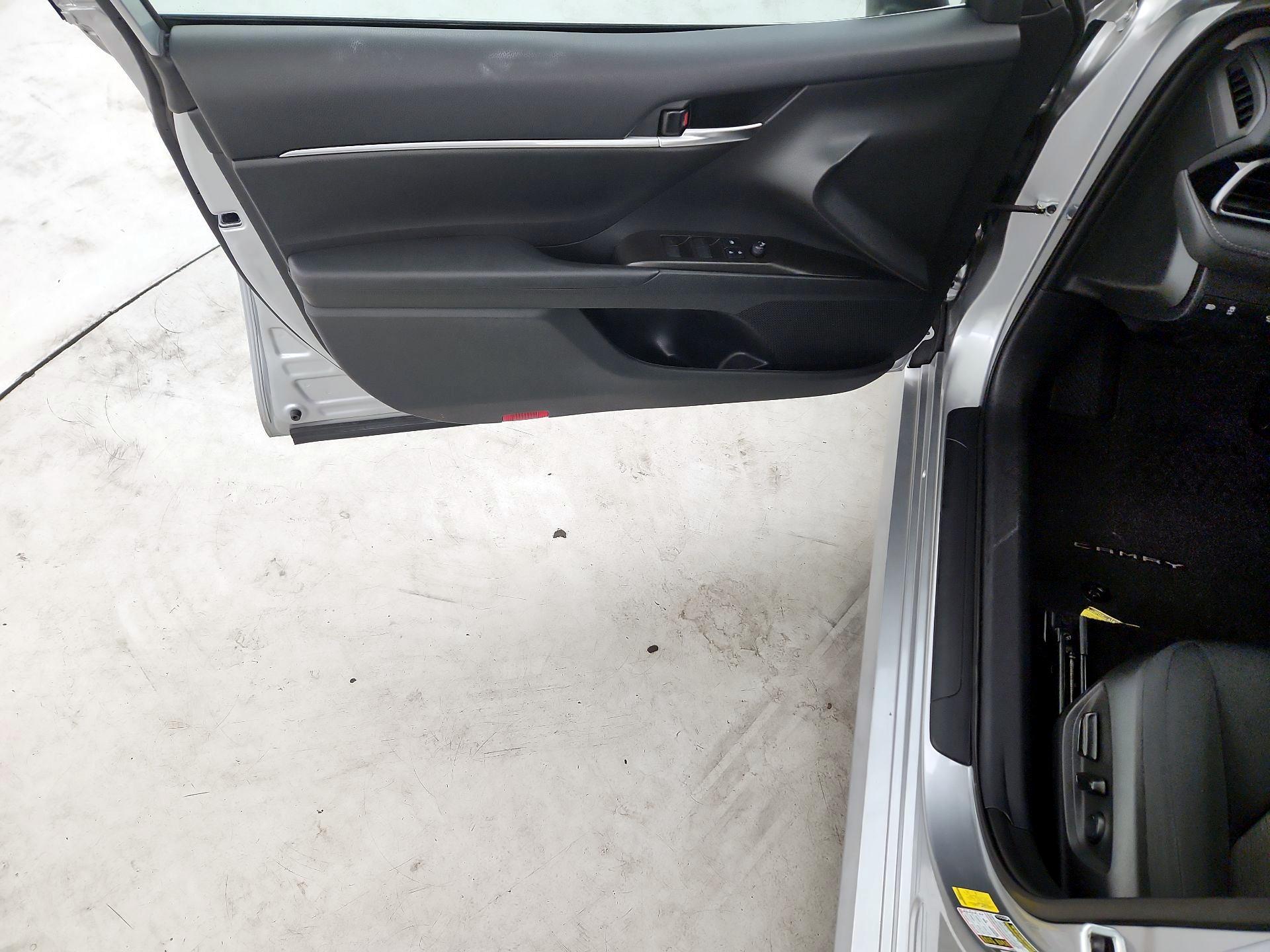 Thumbnail: 2022 Toyota Camry - 10