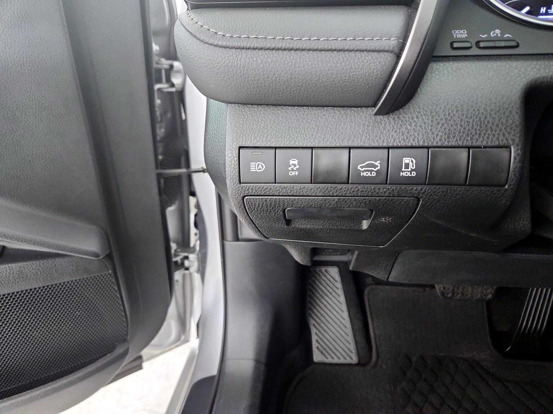 Thumbnail: 2022 Toyota Camry - 11