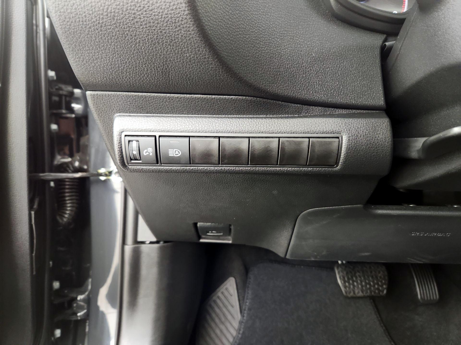 Thumbnail: 2025 Toyota Corolla - 11