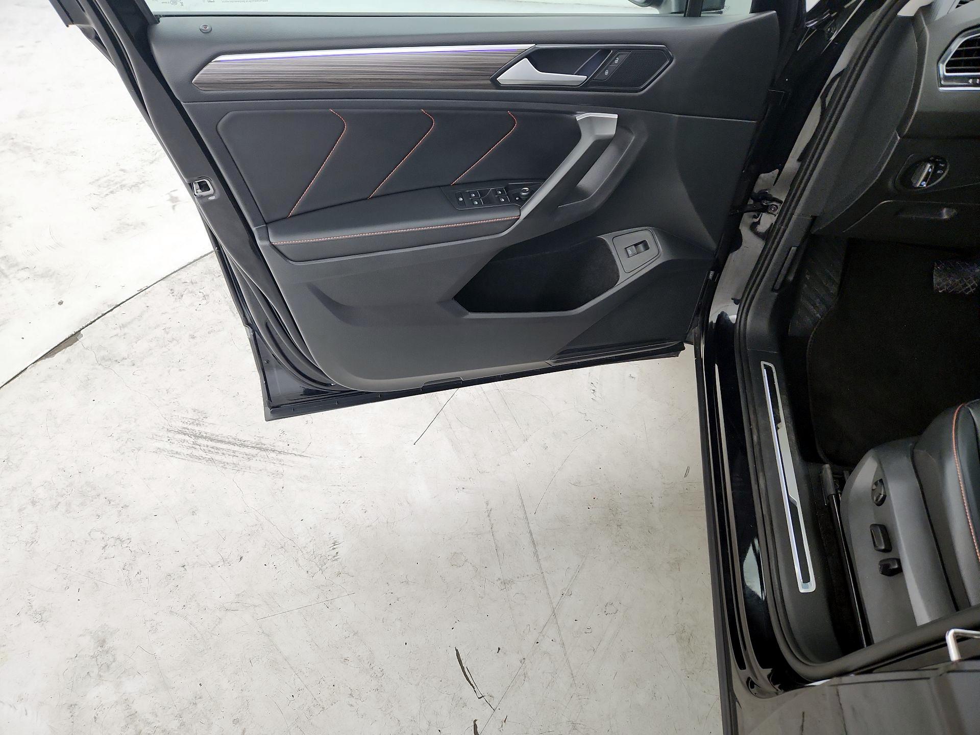 Thumbnail: 2024 Volkswagen Tiguan - 10