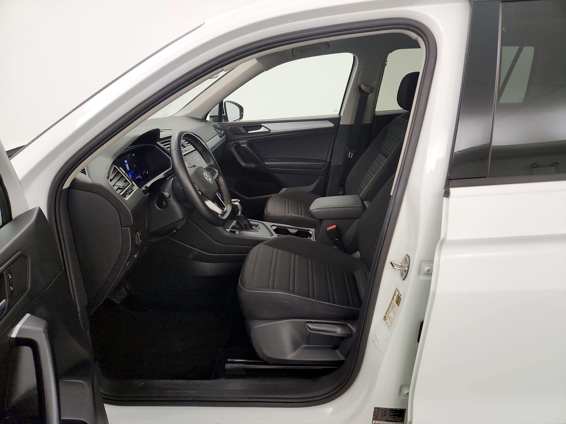 Thumbnail: 2024 Volkswagen Tiguan - 9