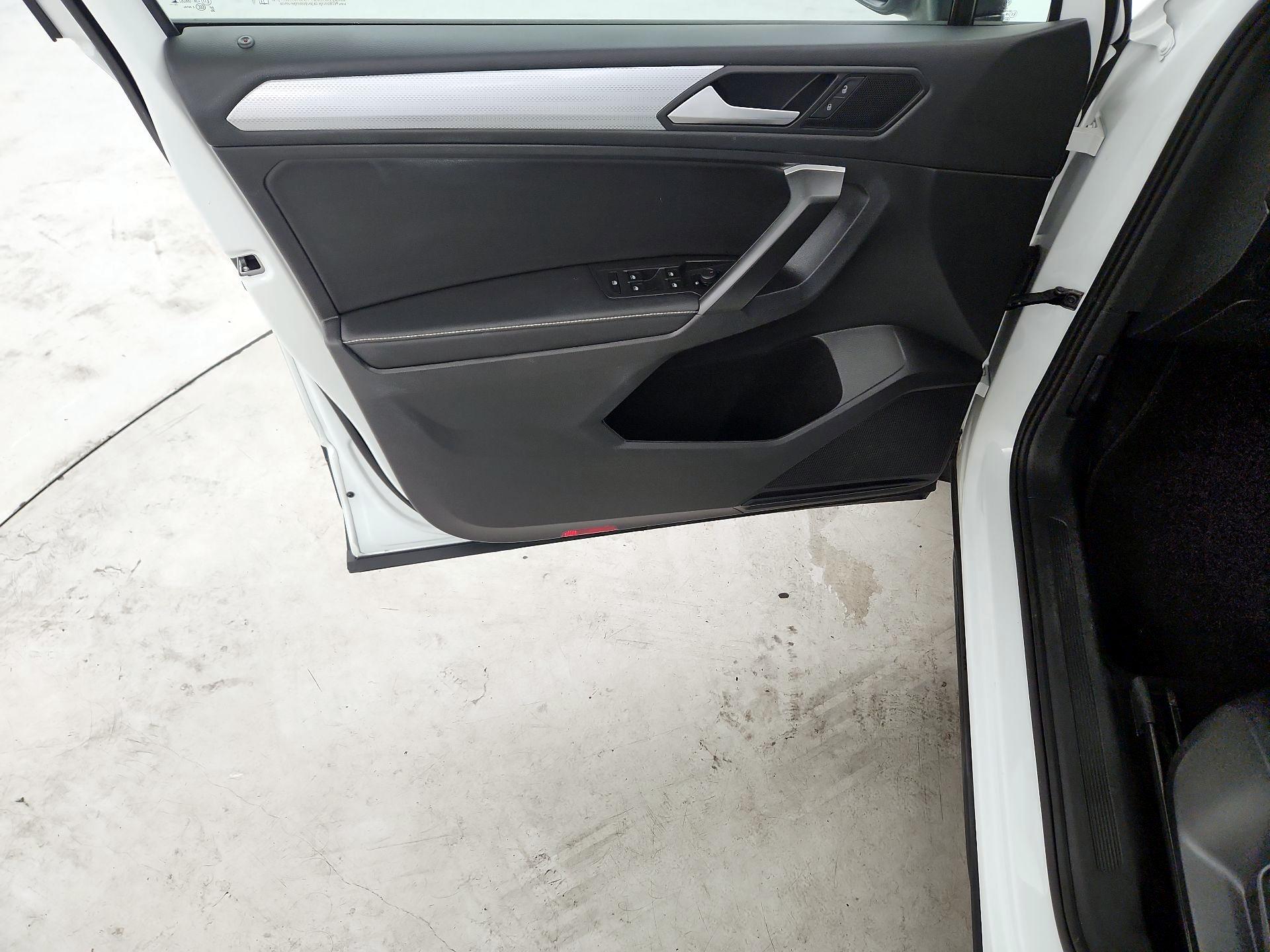 Thumbnail: 2024 Volkswagen Tiguan - 10