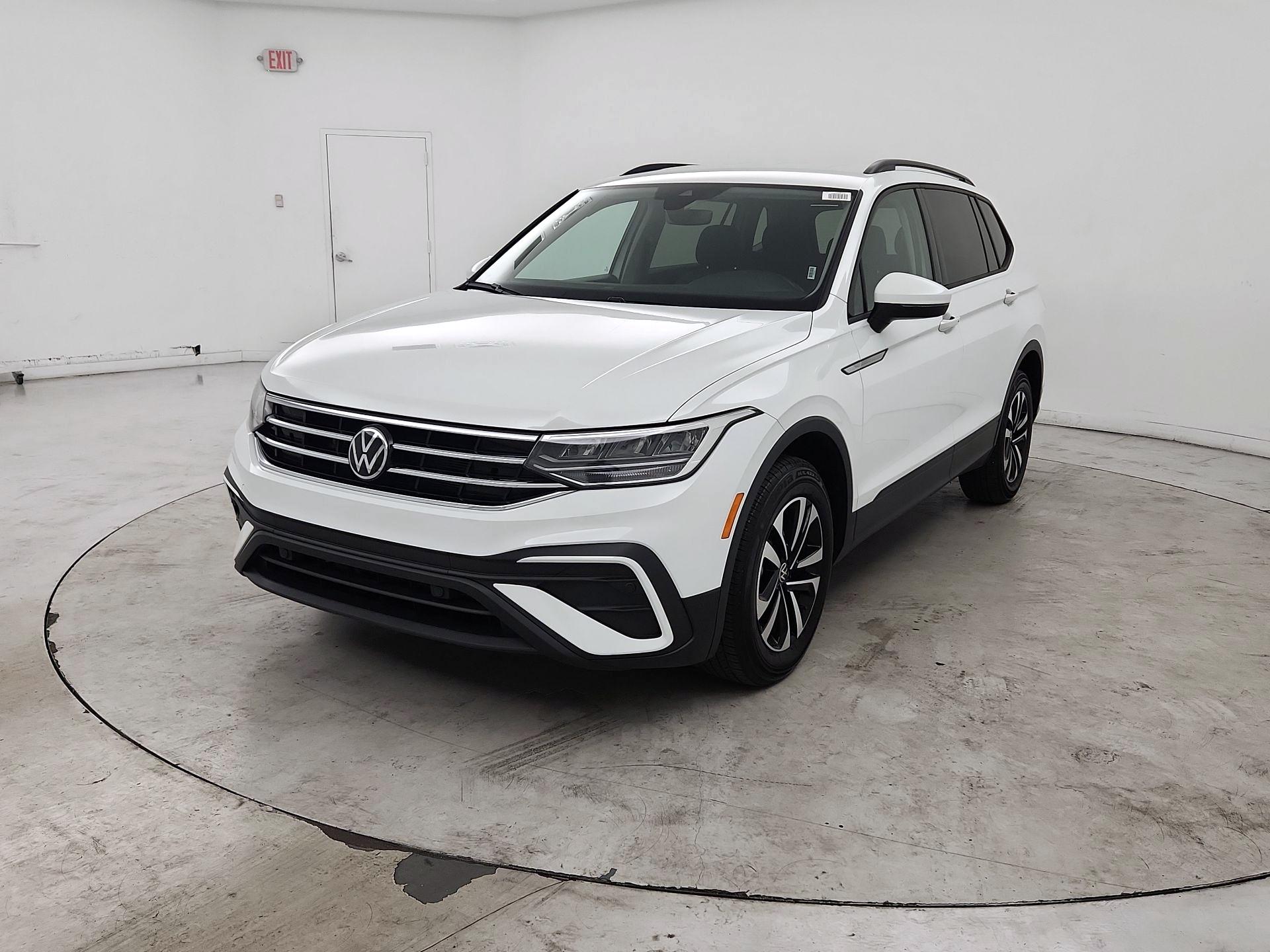 Thumbnail: 2024 Volkswagen Tiguan - 3