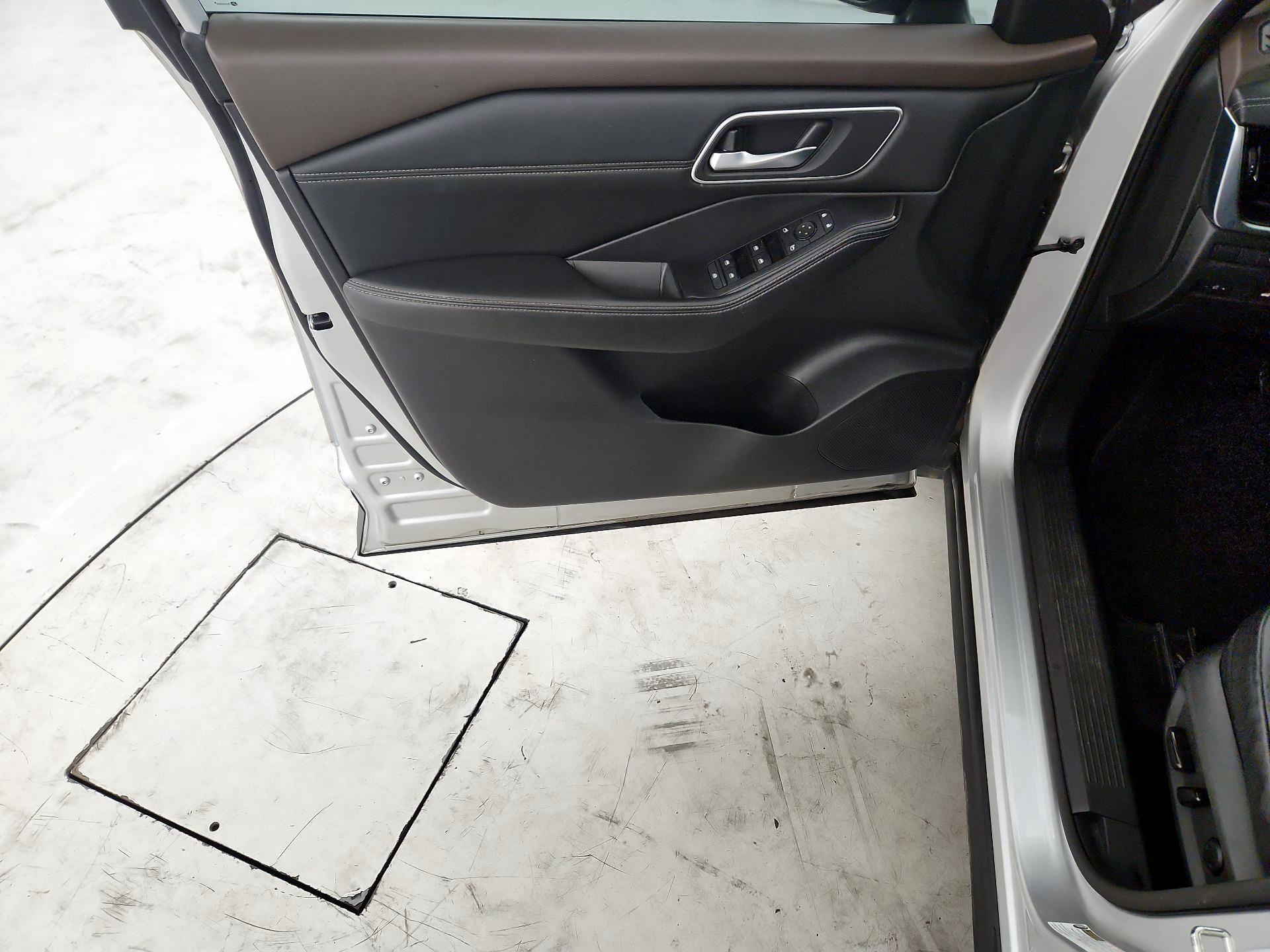 Thumbnail: 2021 Nissan Rogue - 10