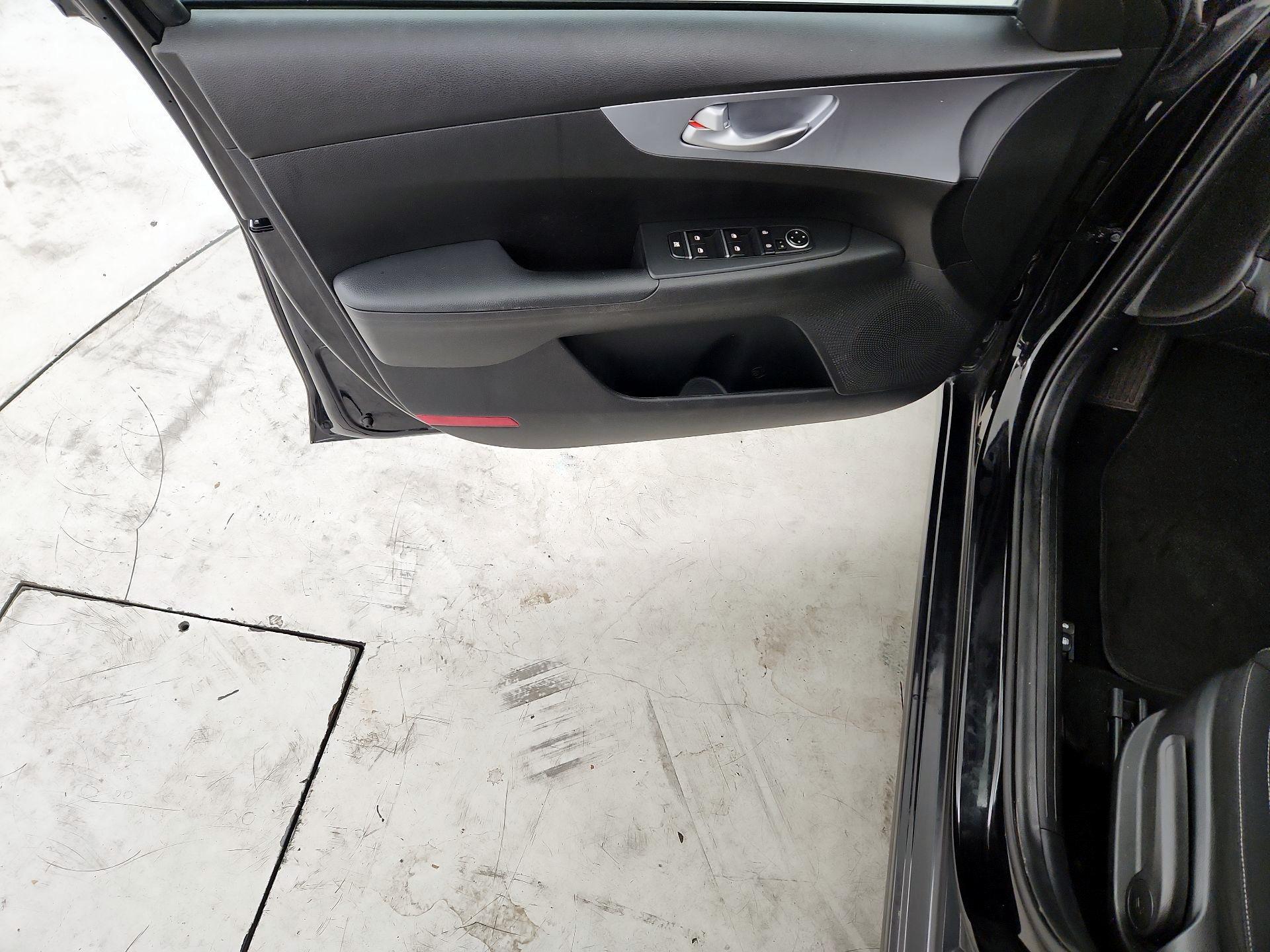 Thumbnail: 2023 Kia Forte - 10