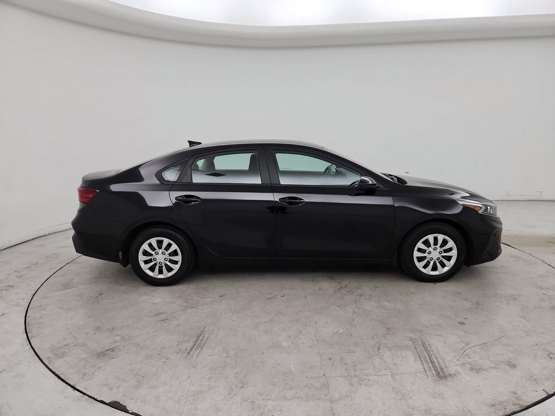 Thumbnail: 2023 Kia Forte - 4