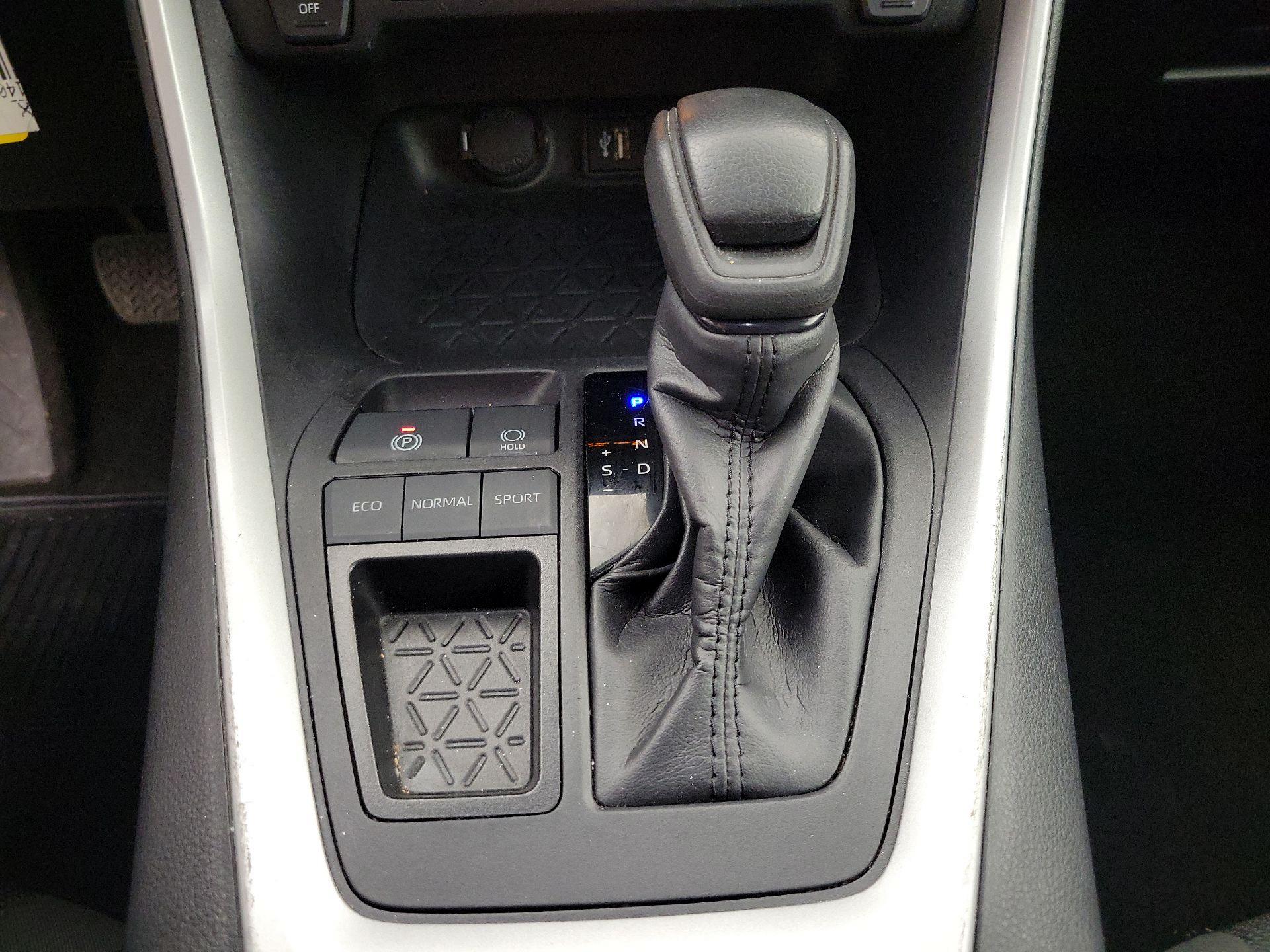 Thumbnail: 2024 Toyota RAV4 - 17