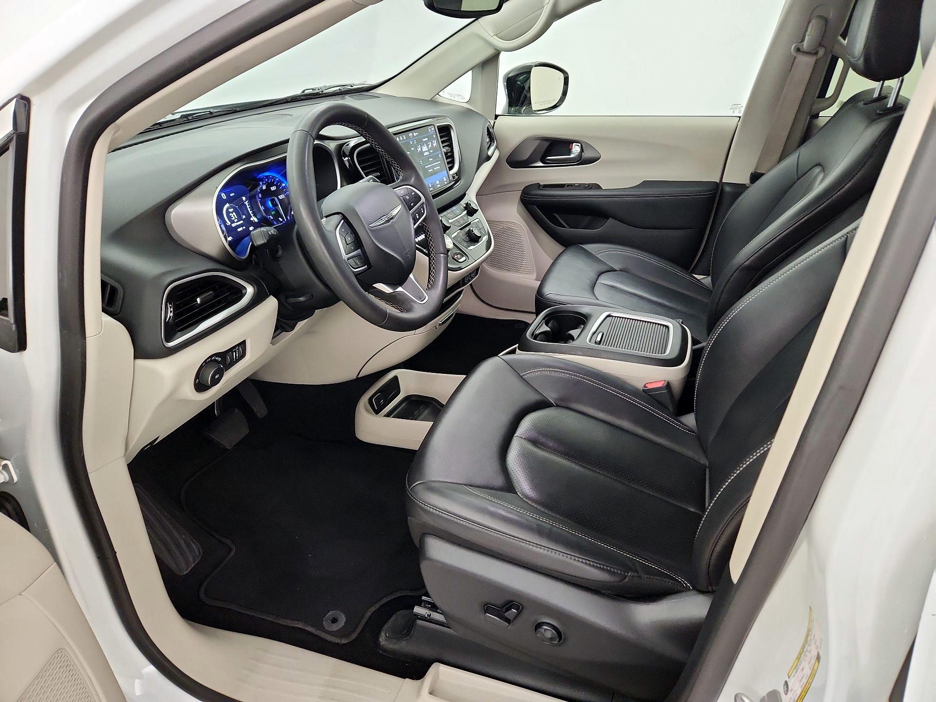 Thumbnail: 2024 Chrysler Pacifica - 9