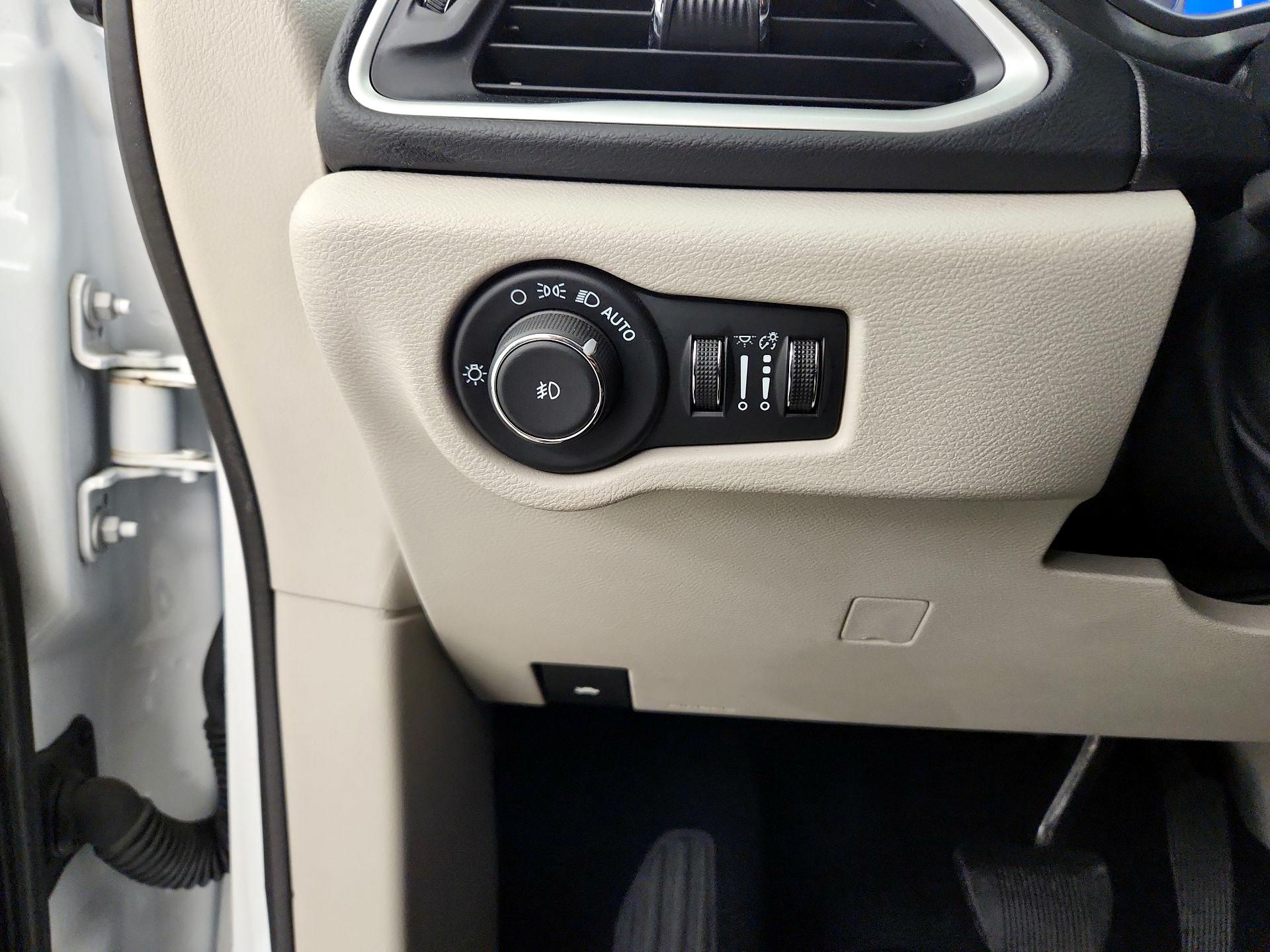 Thumbnail: 2024 Chrysler Pacifica - 11