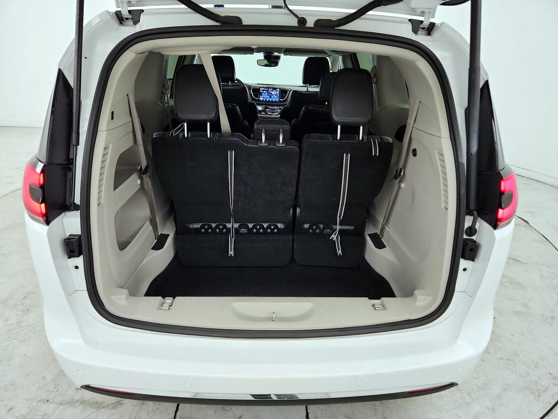 Thumbnail: 2024 Chrysler Pacifica - 19