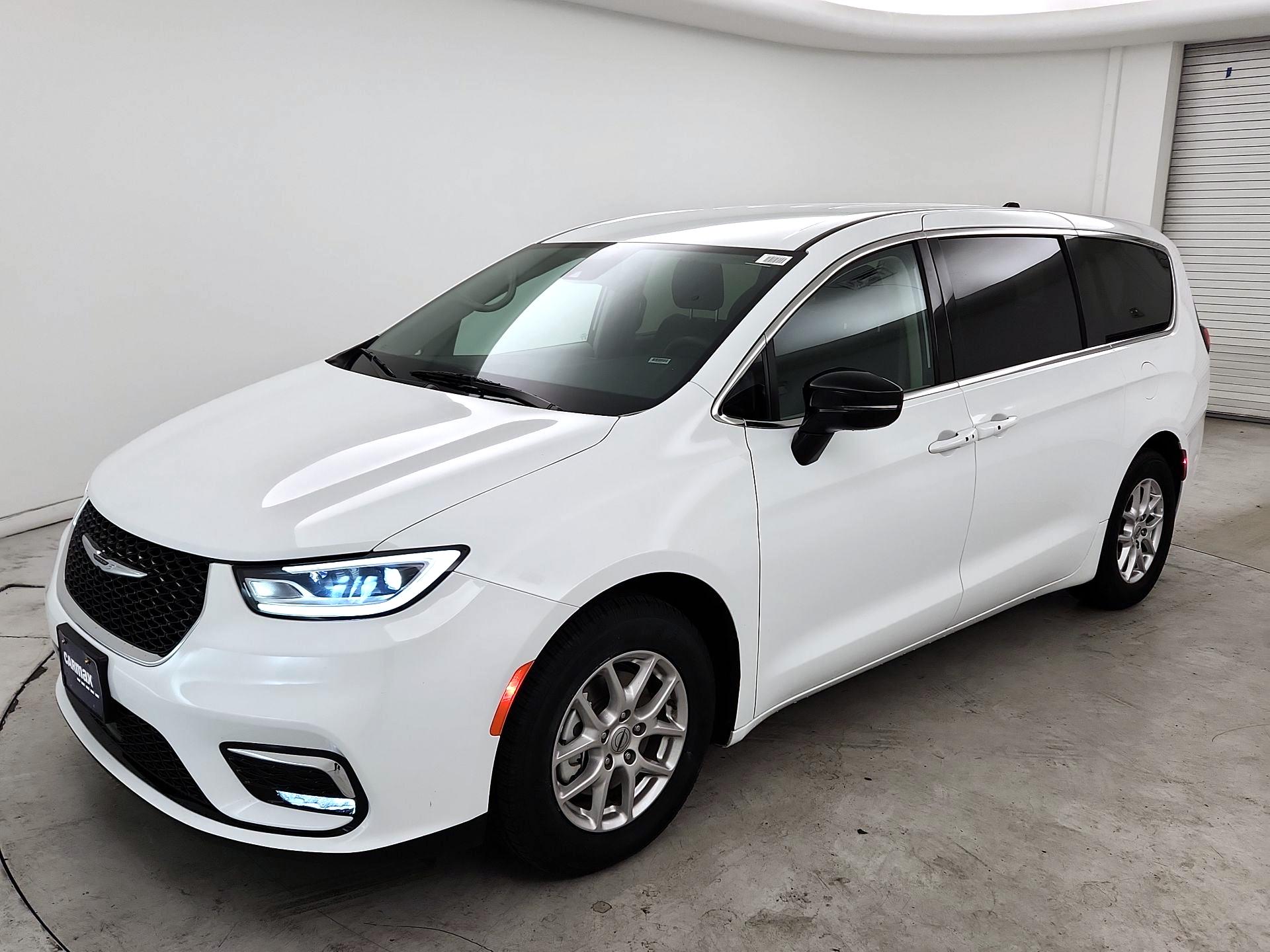 Thumbnail: 2024 Chrysler Pacifica - 3