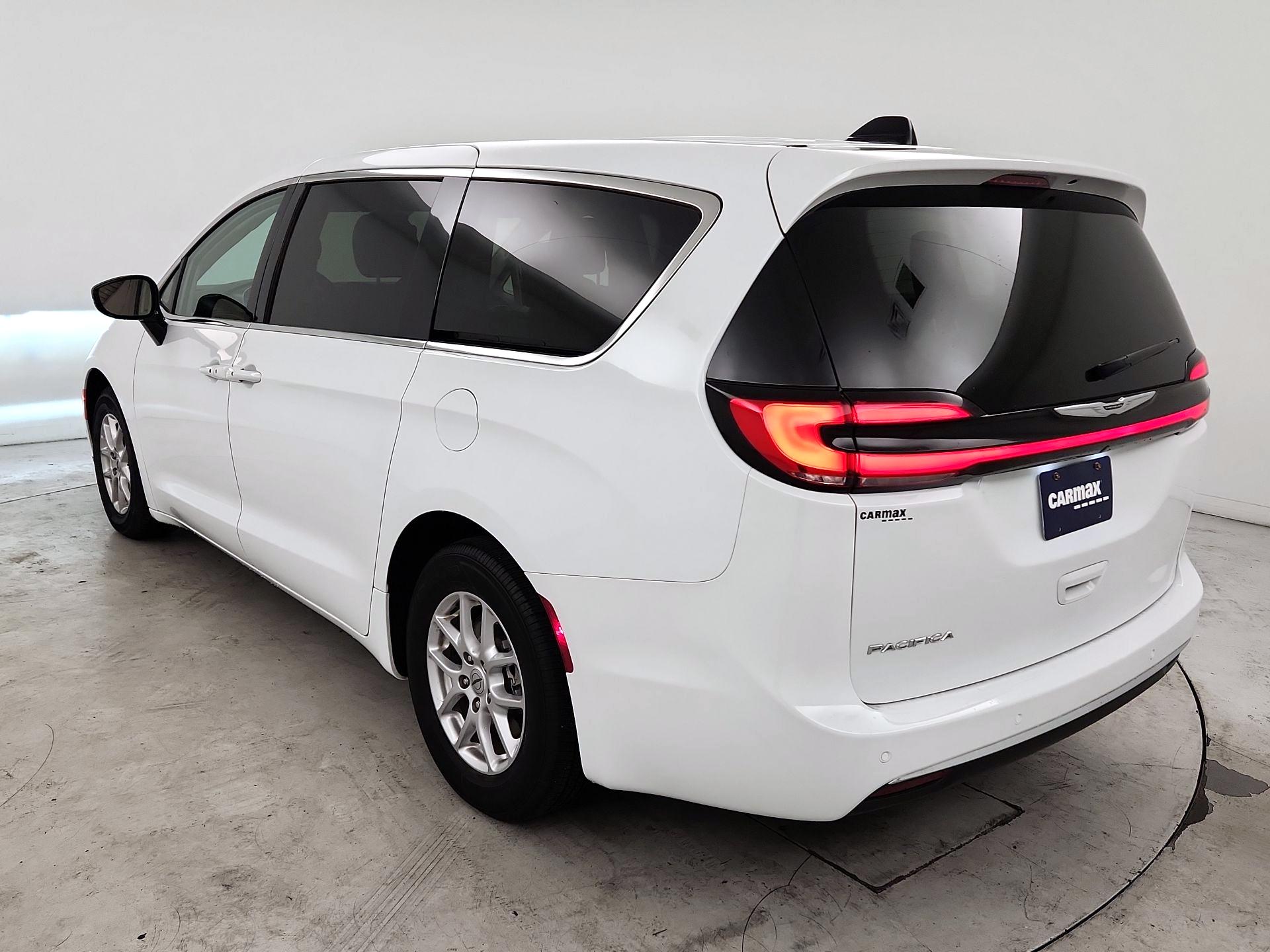 Thumbnail: 2024 Chrysler Pacifica - 7