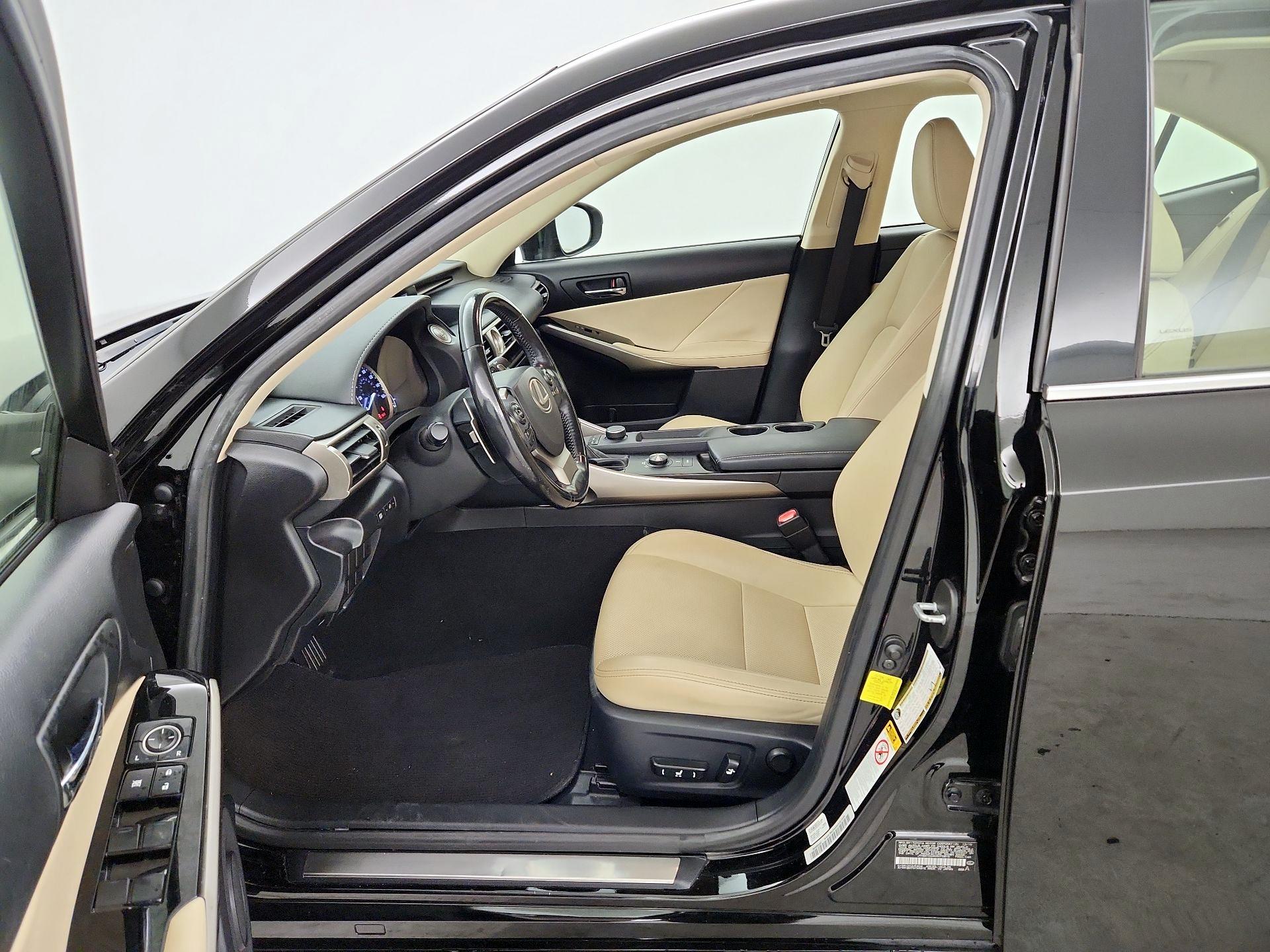 Thumbnail: 2016 Lexus IS - 9