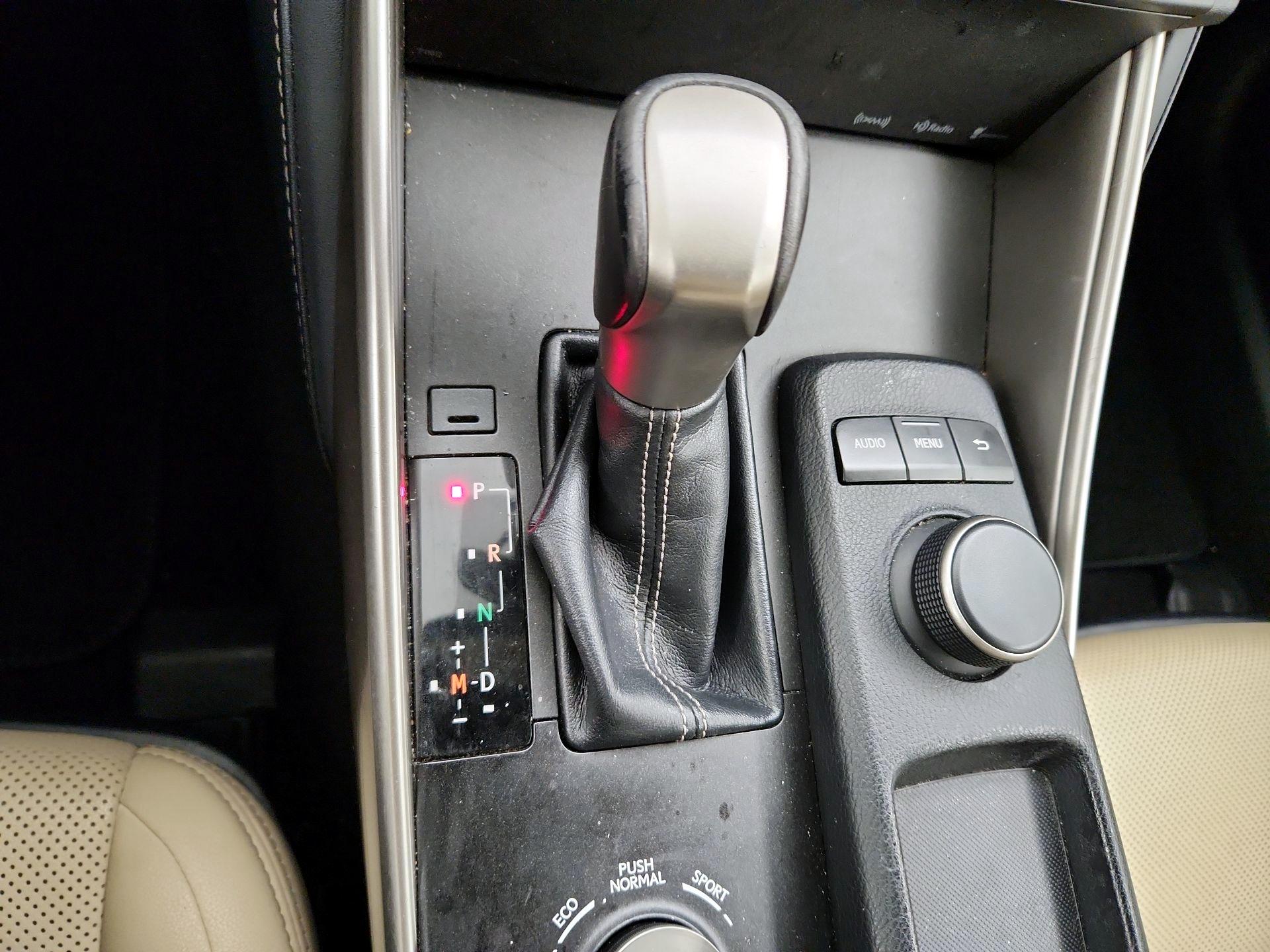 Thumbnail: 2016 Lexus IS - 15