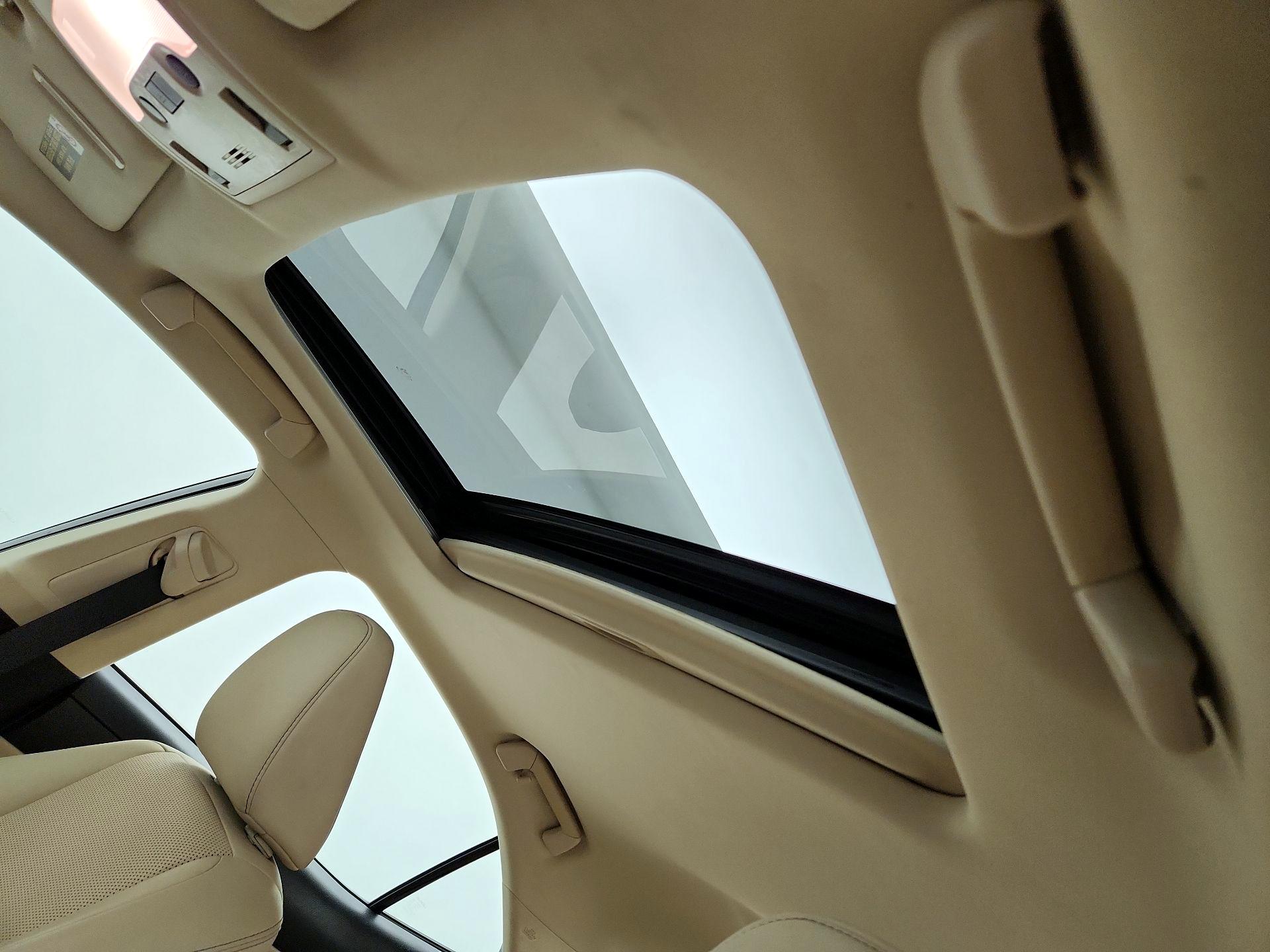 Thumbnail: 2016 Lexus IS - 17