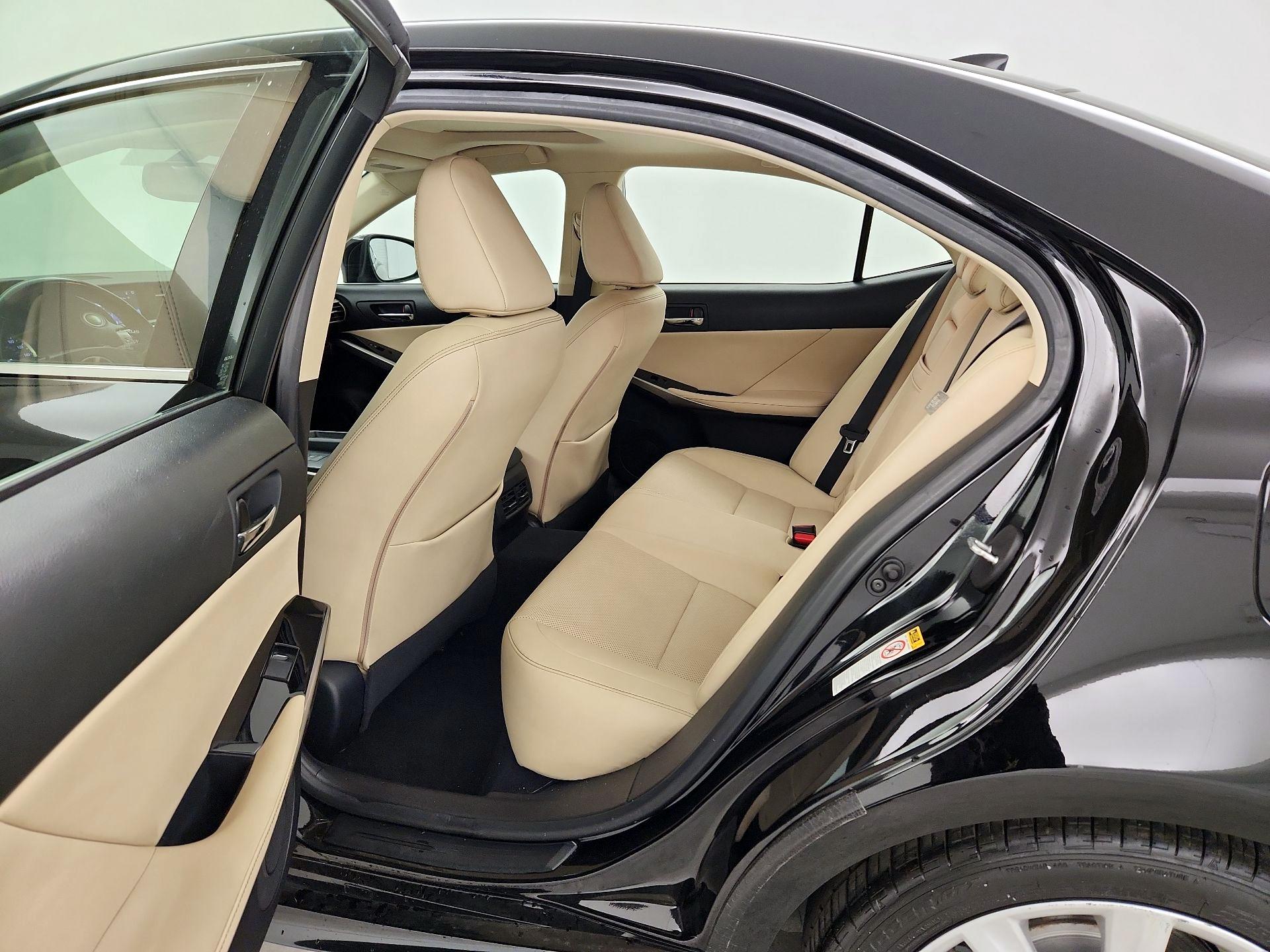 Thumbnail: 2016 Lexus IS - 18