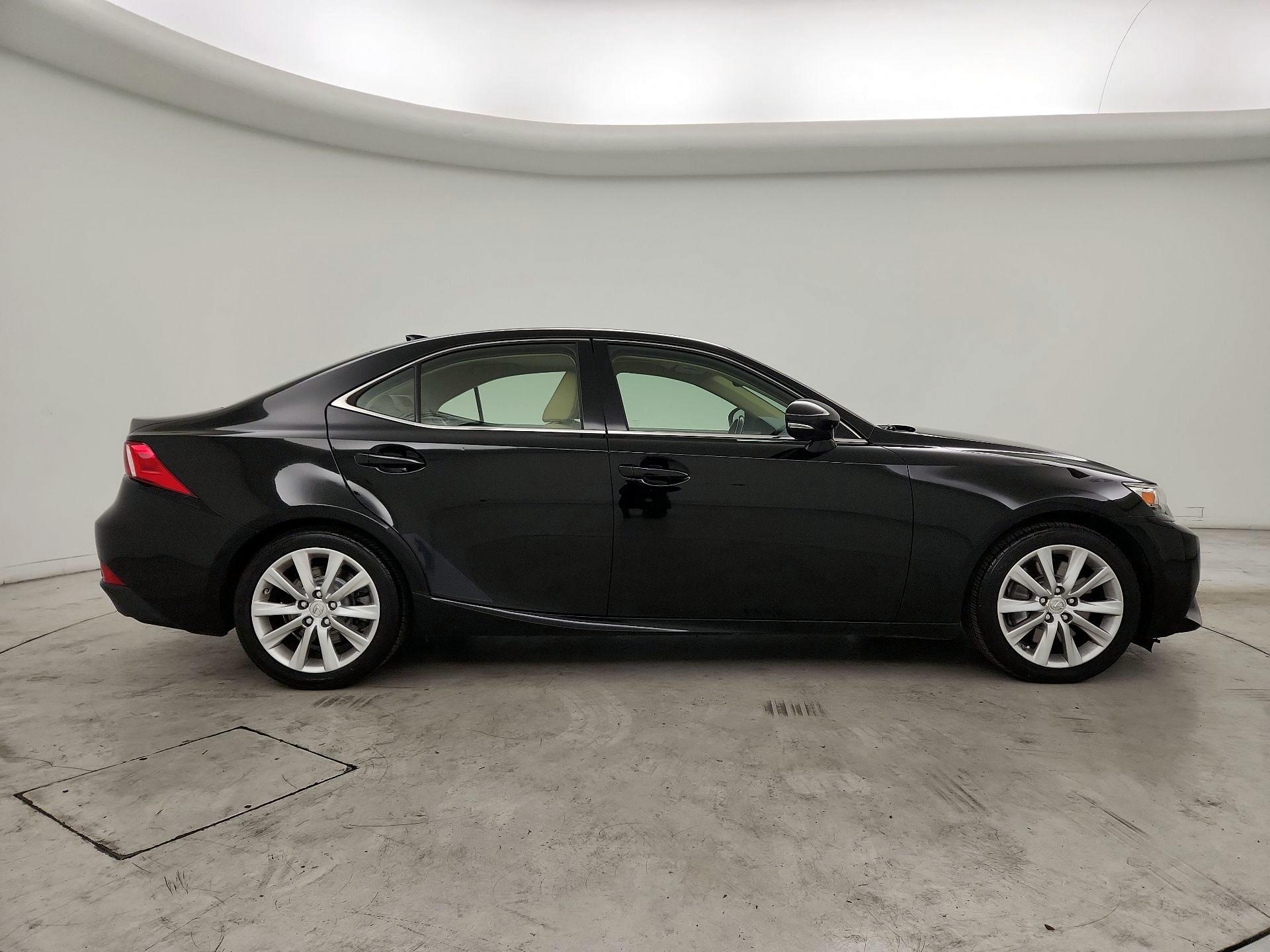 Thumbnail: 2016 Lexus IS - 4