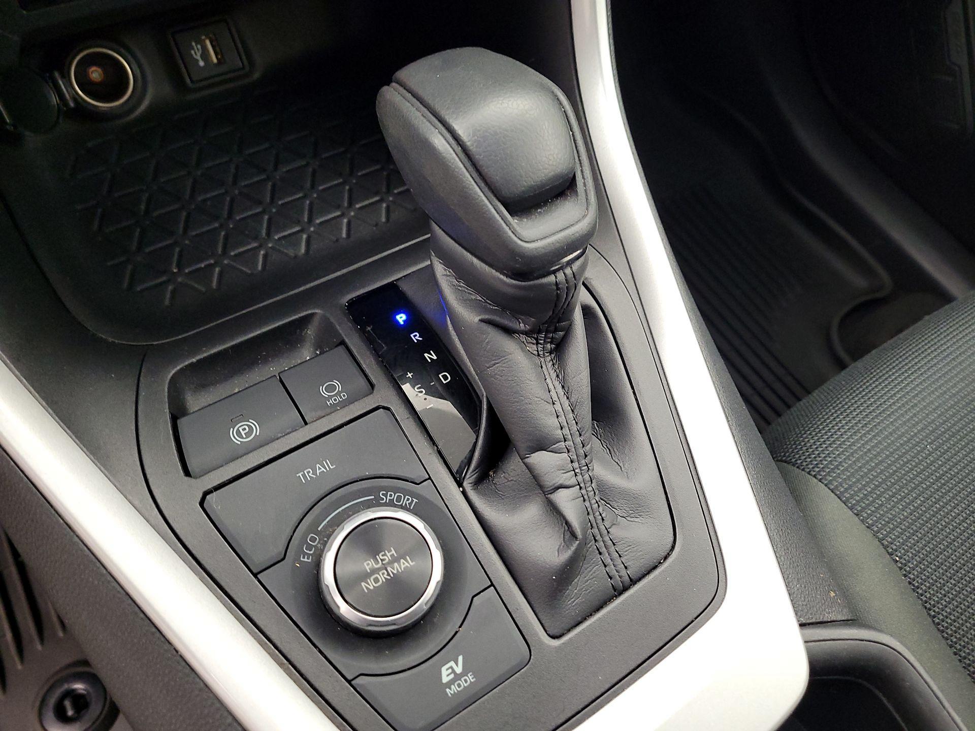 Thumbnail: 2023 Toyota RAV4 - 17