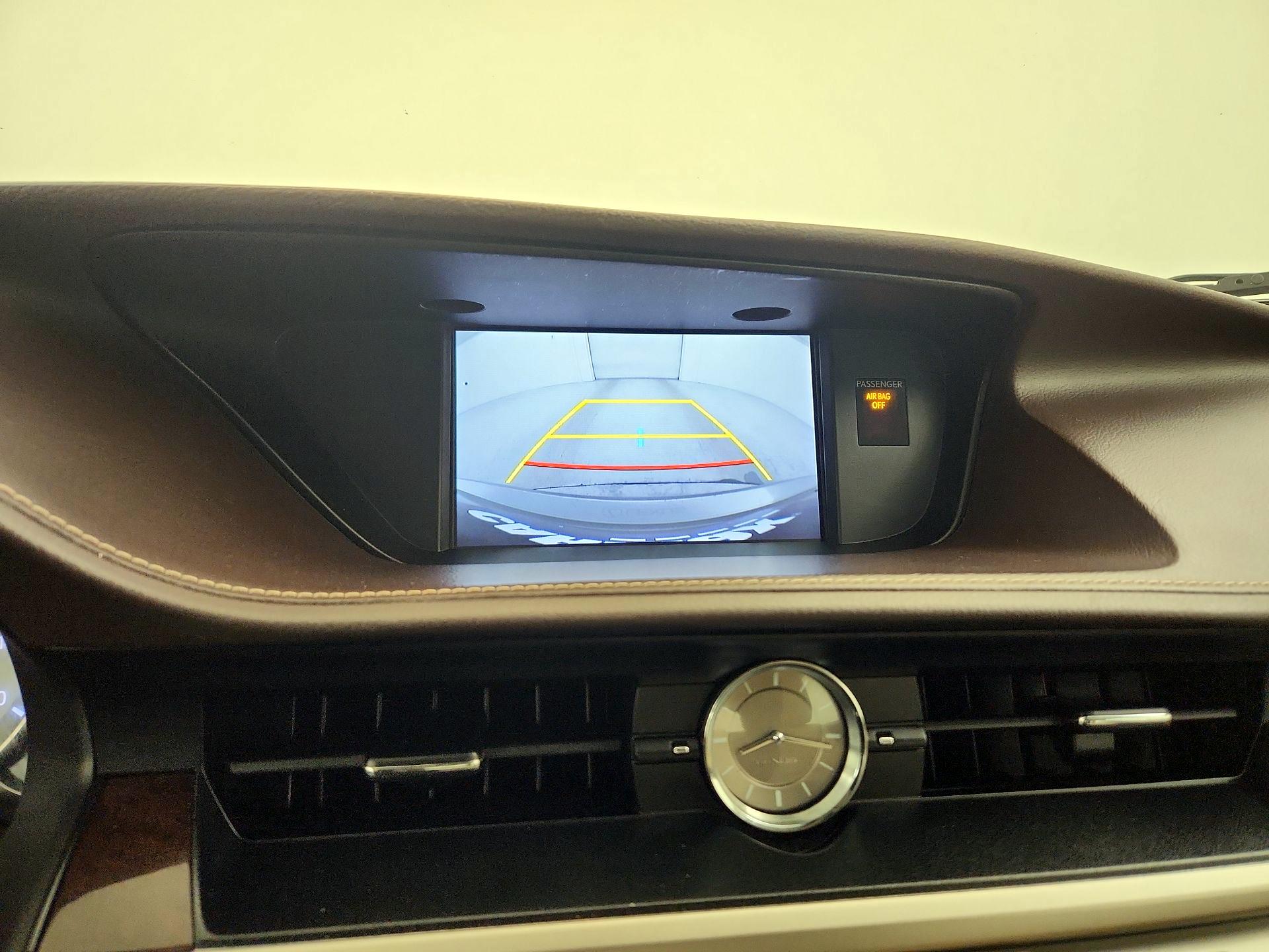 Thumbnail: 2016 Lexus ES - 12