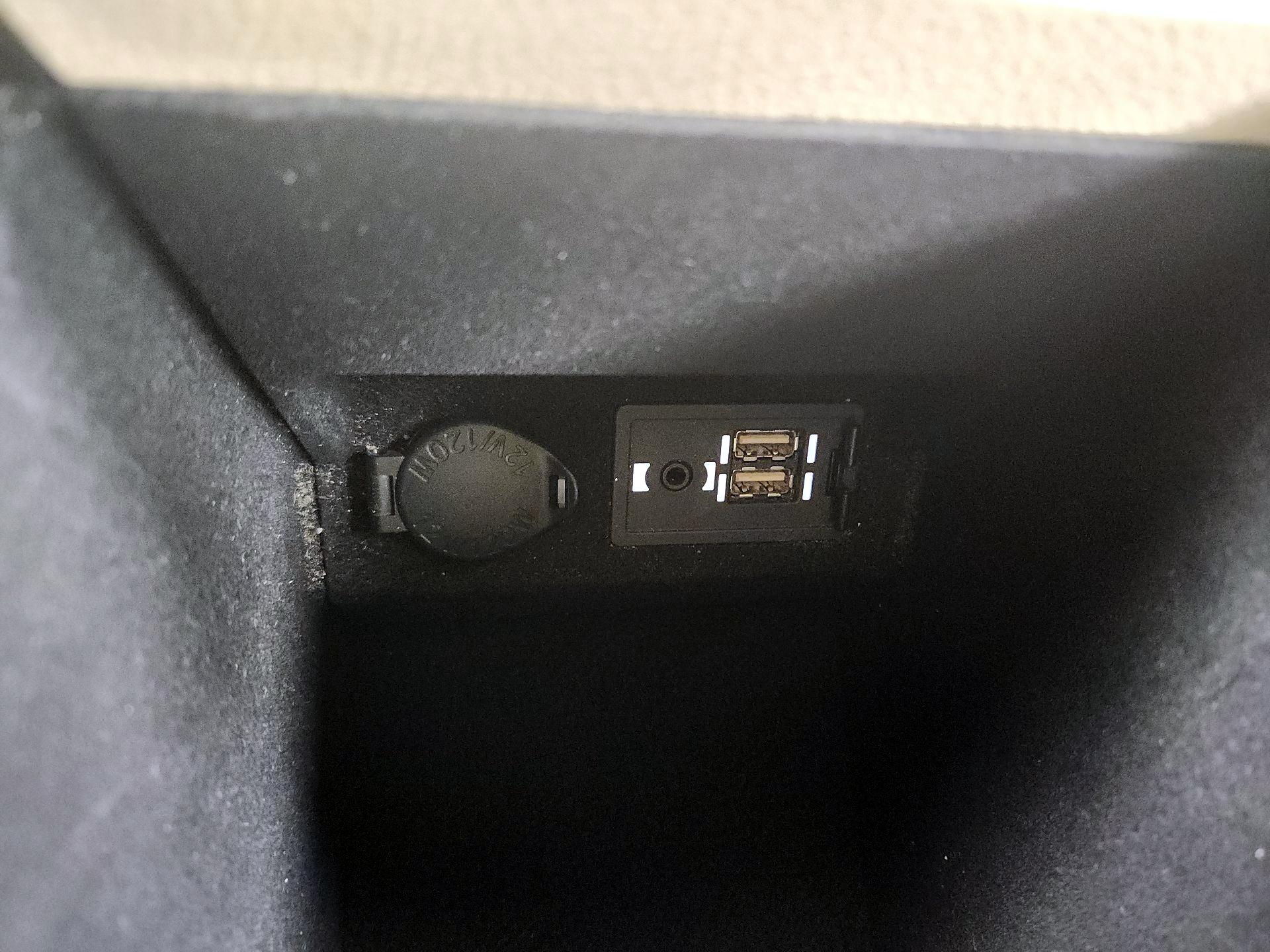 Thumbnail: 2016 Lexus ES - 16