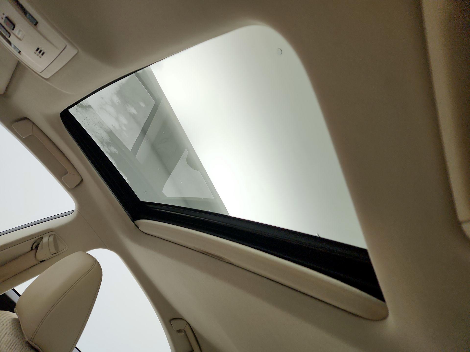 Thumbnail: 2016 Lexus ES - 17