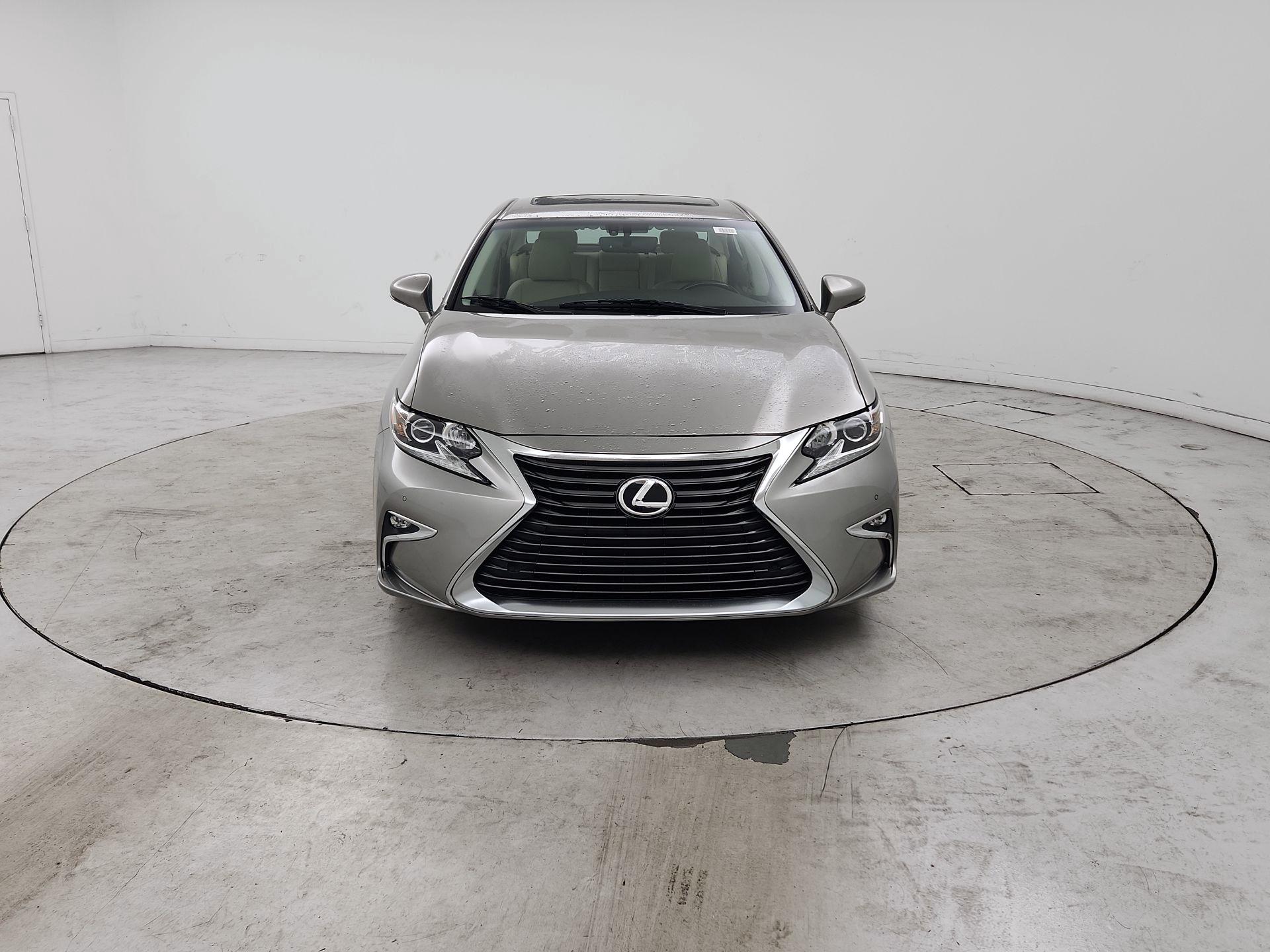 Thumbnail: 2016 Lexus ES - 2