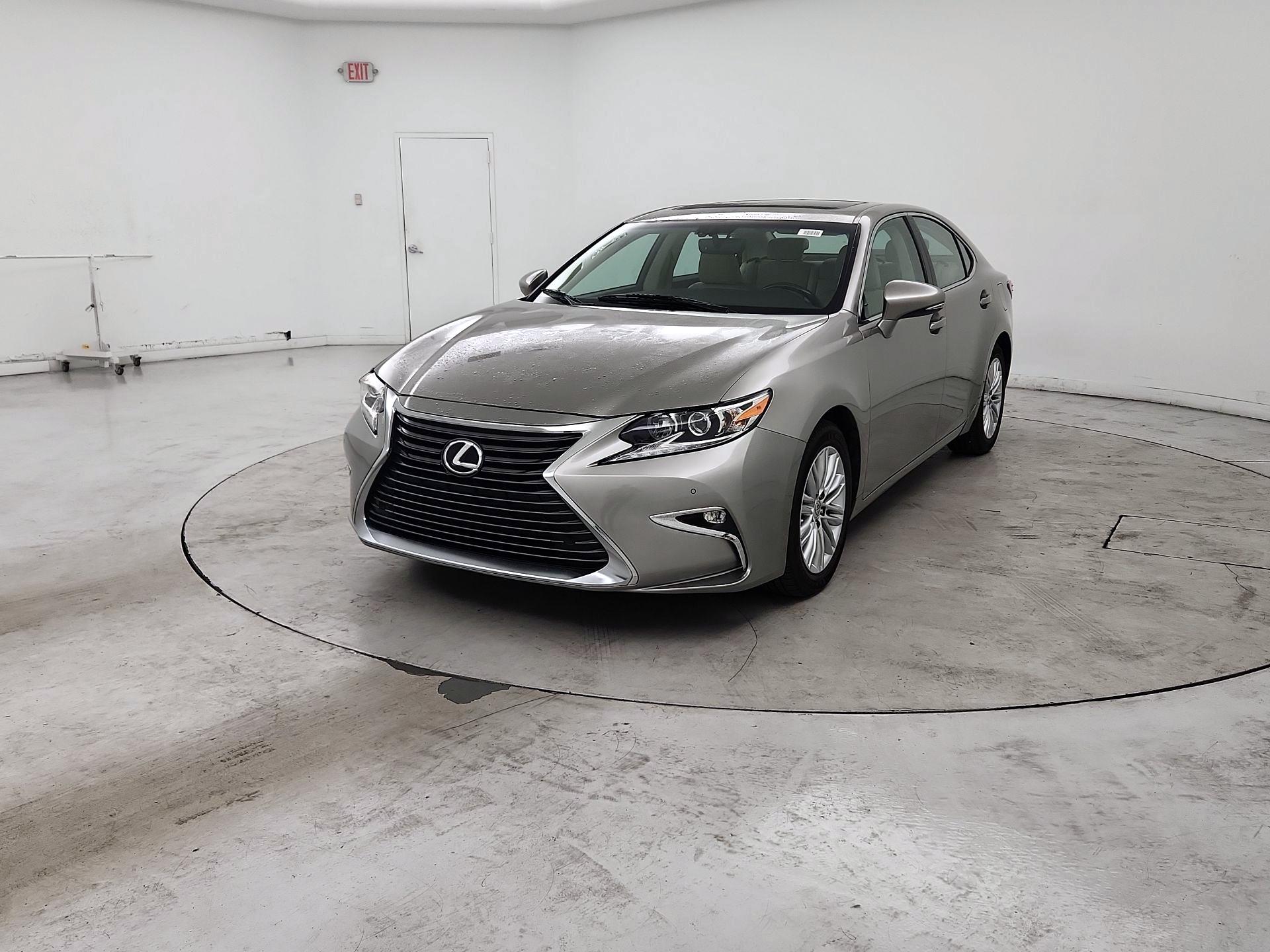 Thumbnail: 2016 Lexus ES - 3
