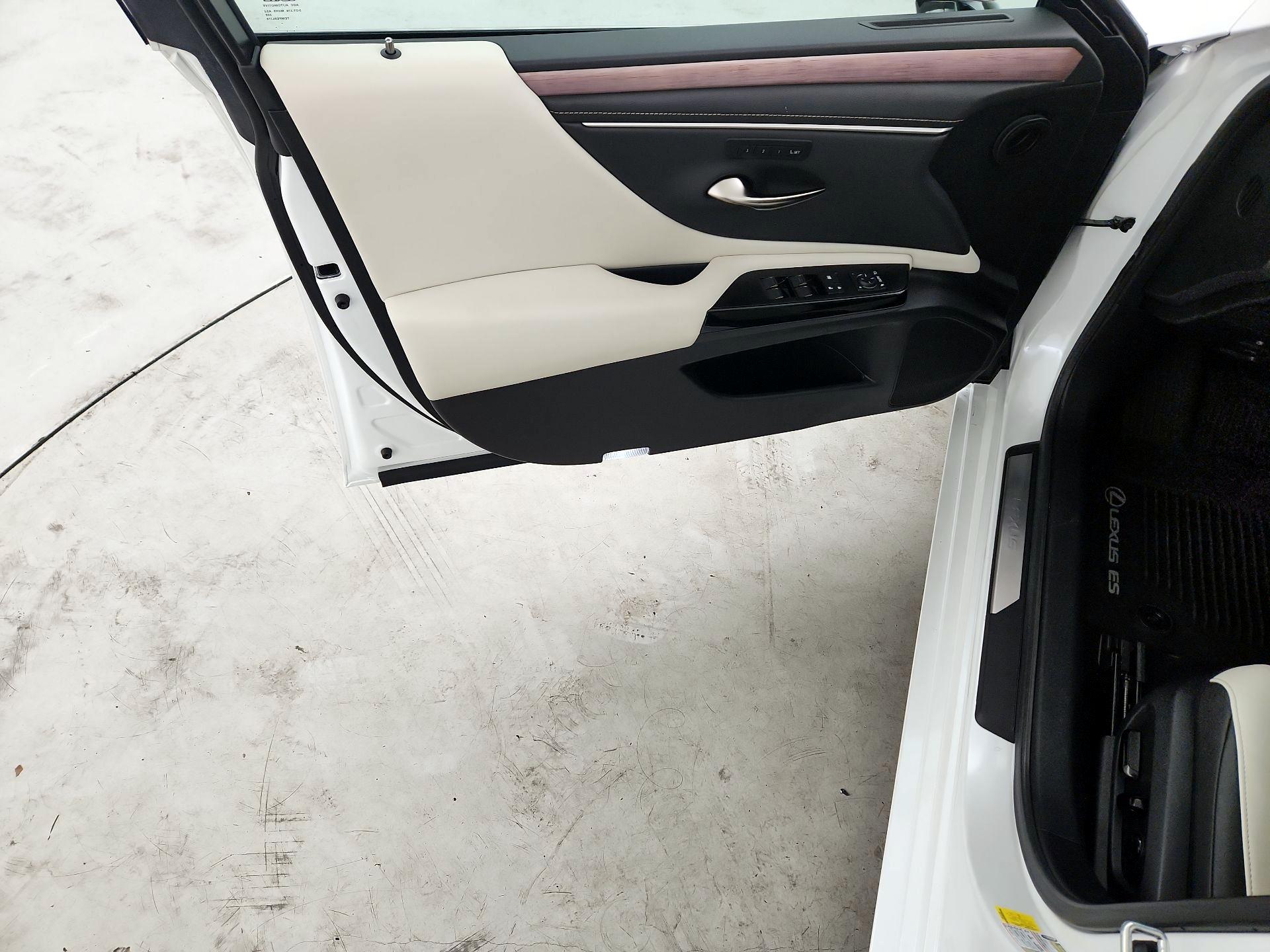 Thumbnail: 2025 Lexus ES - 10