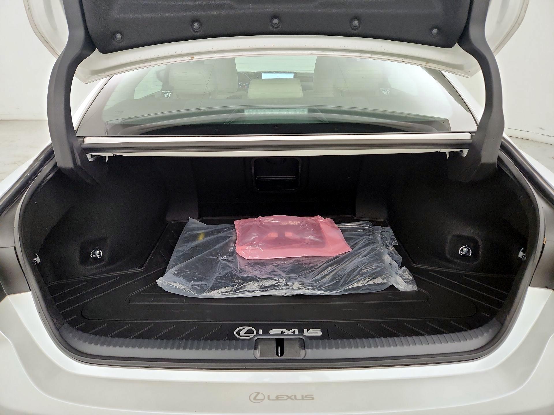 Thumbnail: 2025 Lexus ES - 19