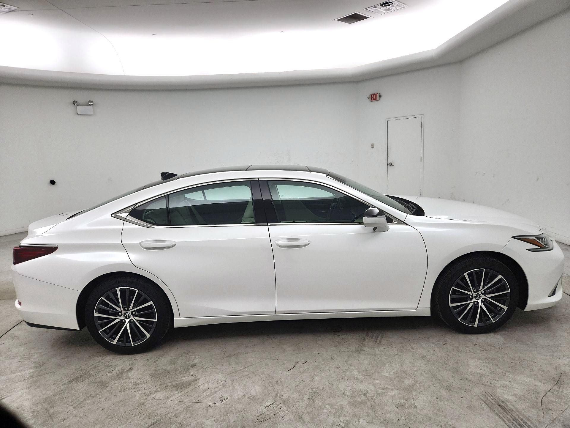 Thumbnail: 2025 Lexus ES - 4