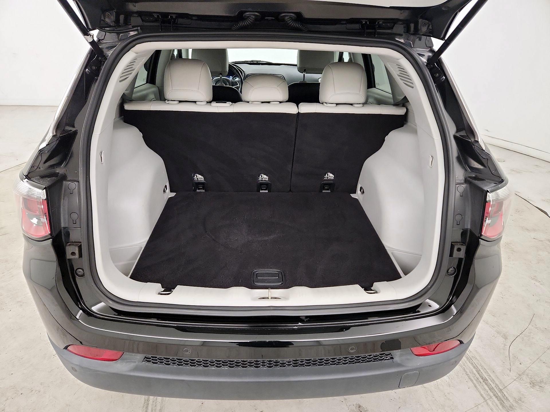 Thumbnail: 2018 Jeep Compass - 18