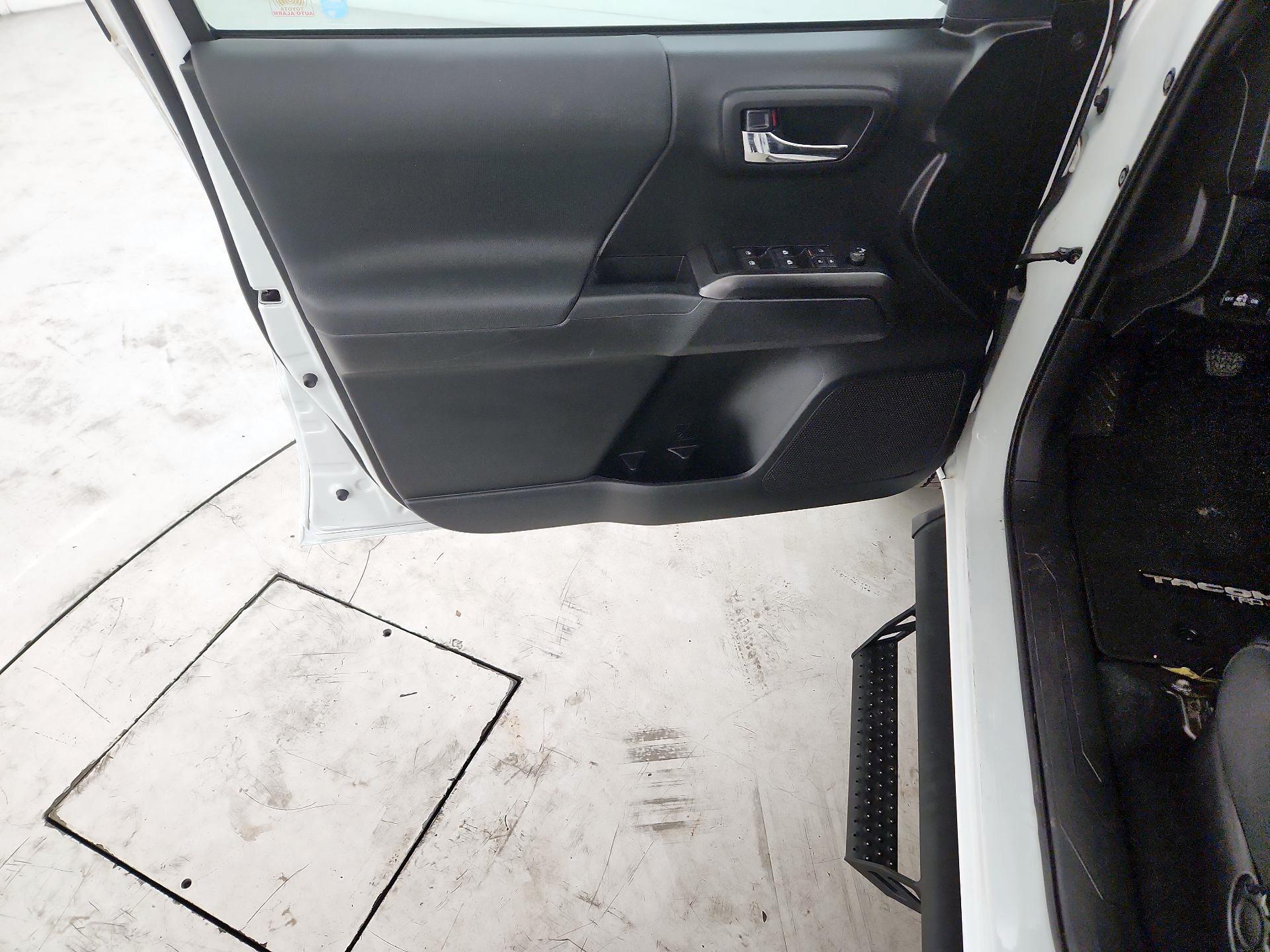 Thumbnail: 2019 Toyota Tacoma - 10