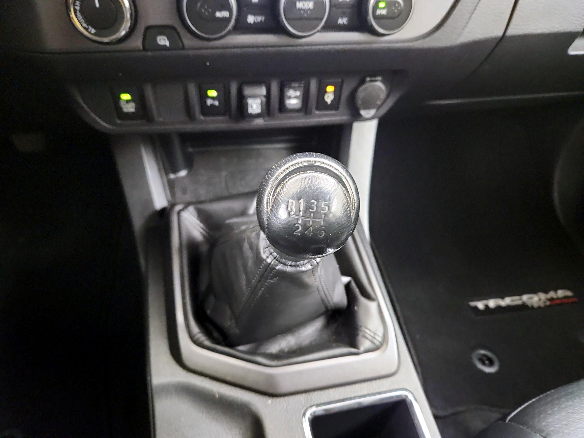 Thumbnail: 2019 Toyota Tacoma - 15