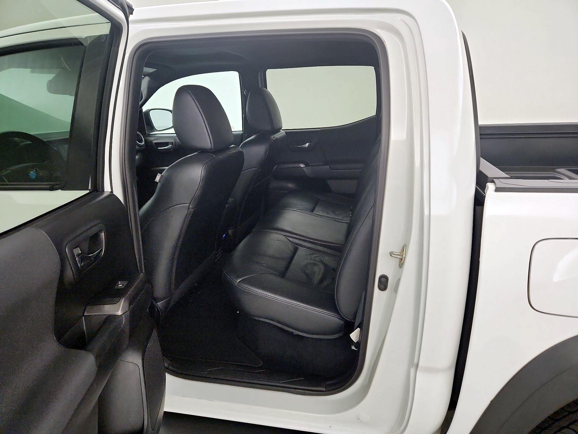 Thumbnail: 2019 Toyota Tacoma - 18