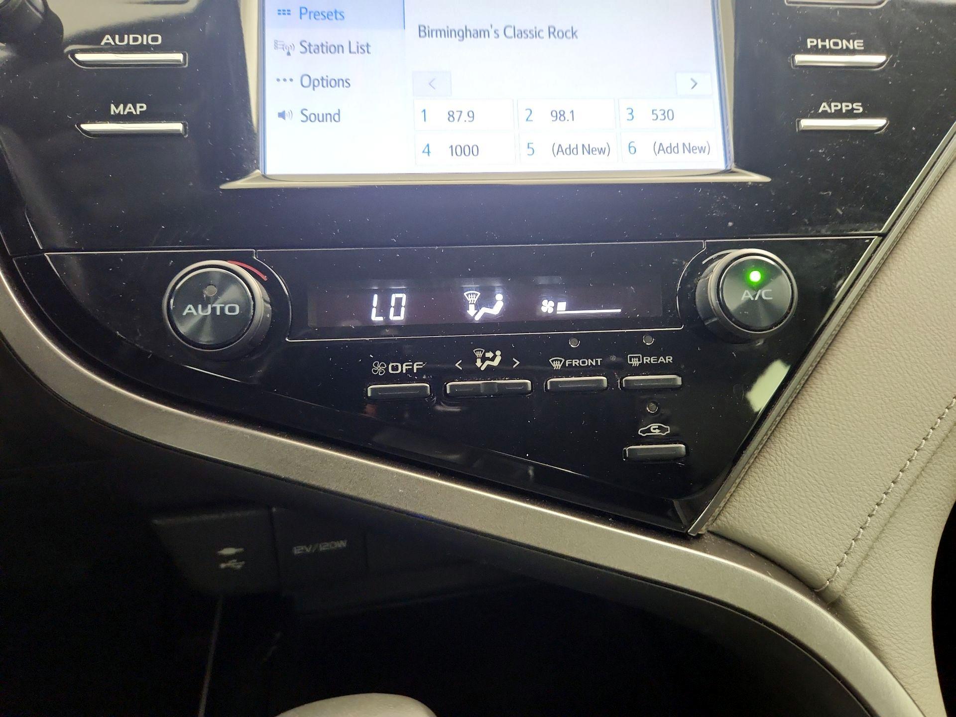 Thumbnail: 2019 Toyota Camry - 14