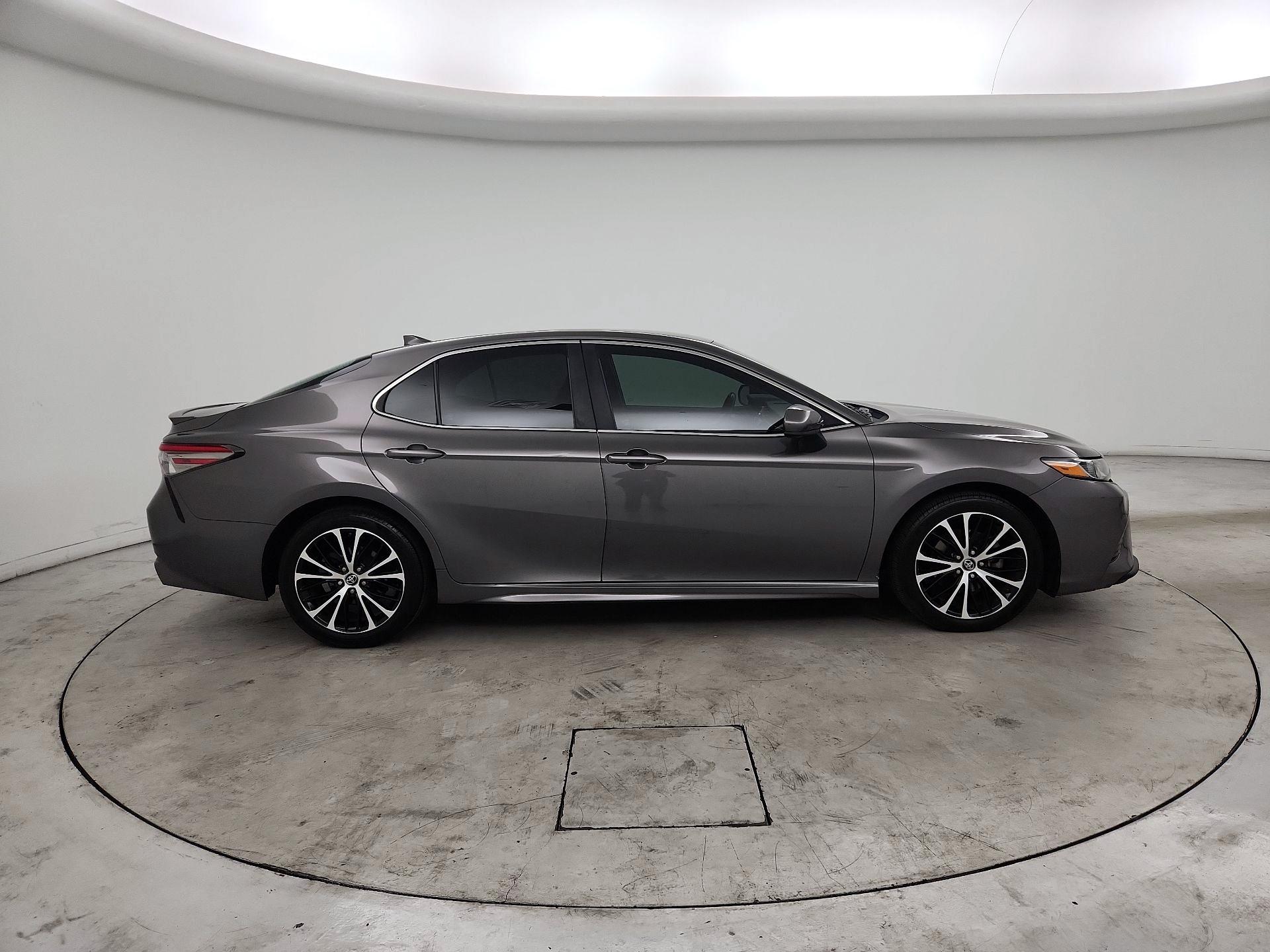 Thumbnail: 2019 Toyota Camry - 4