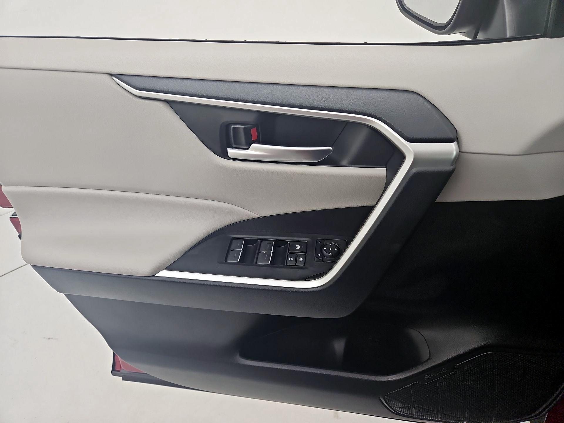 Thumbnail: 2025 Toyota RAV4 - 12