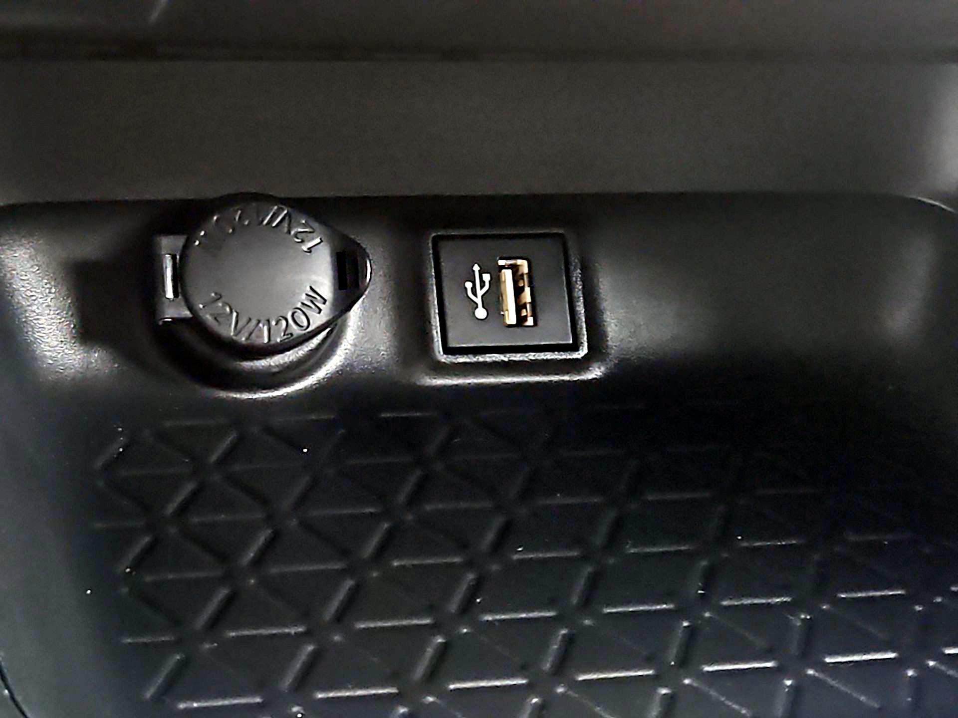 Thumbnail: 2025 Toyota RAV4 - 18