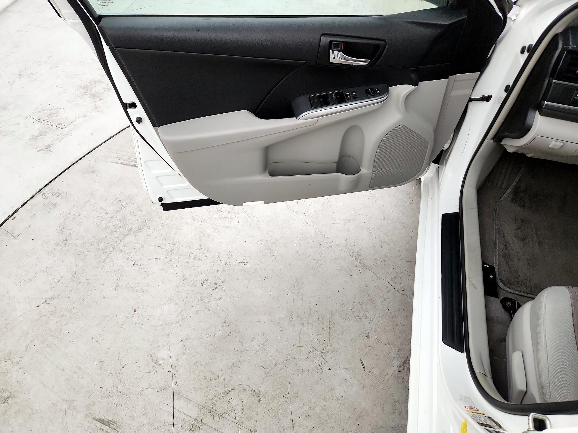 Thumbnail: 2014 Toyota Camry - 10