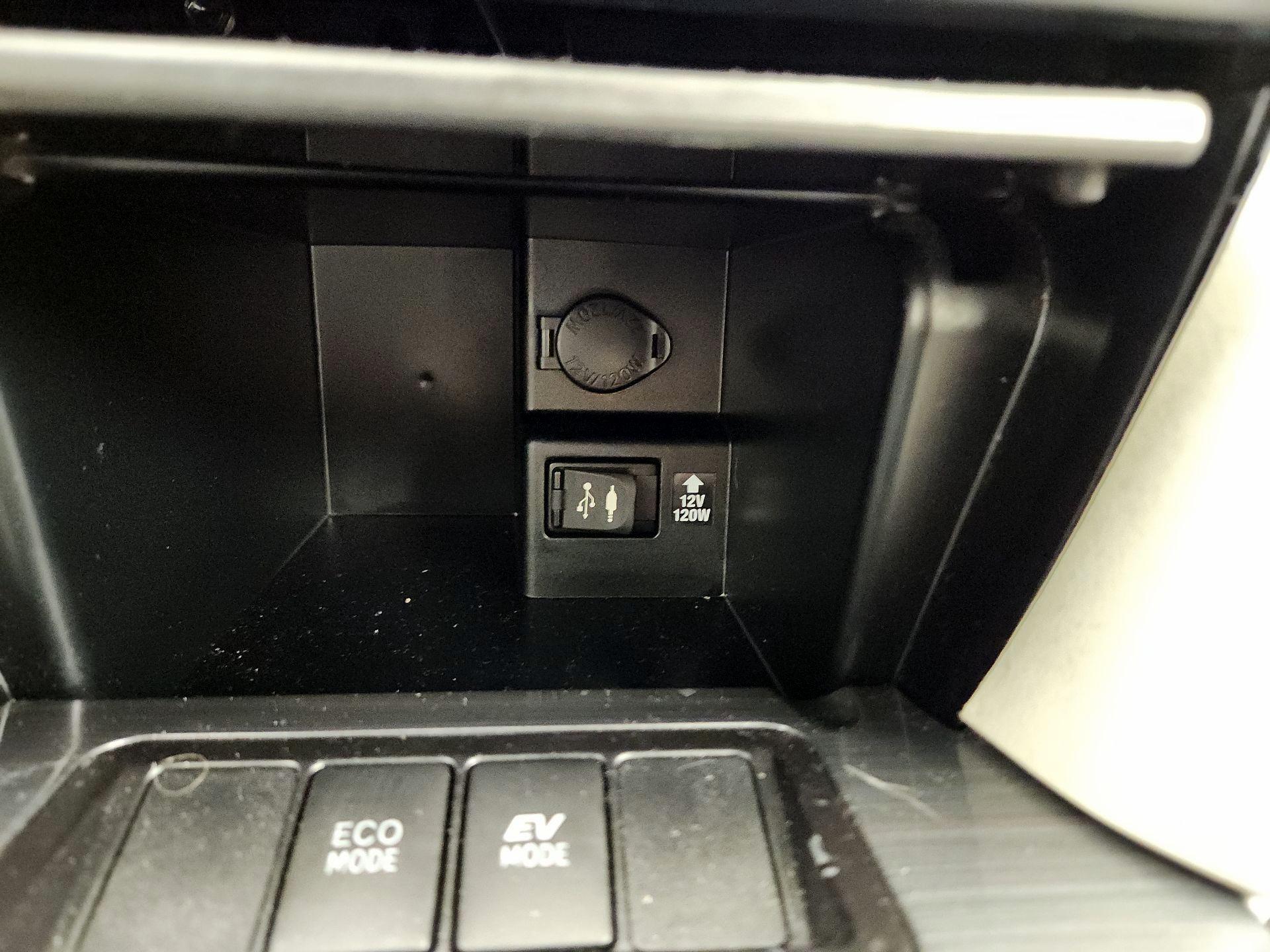 Thumbnail: 2014 Toyota Camry - 16