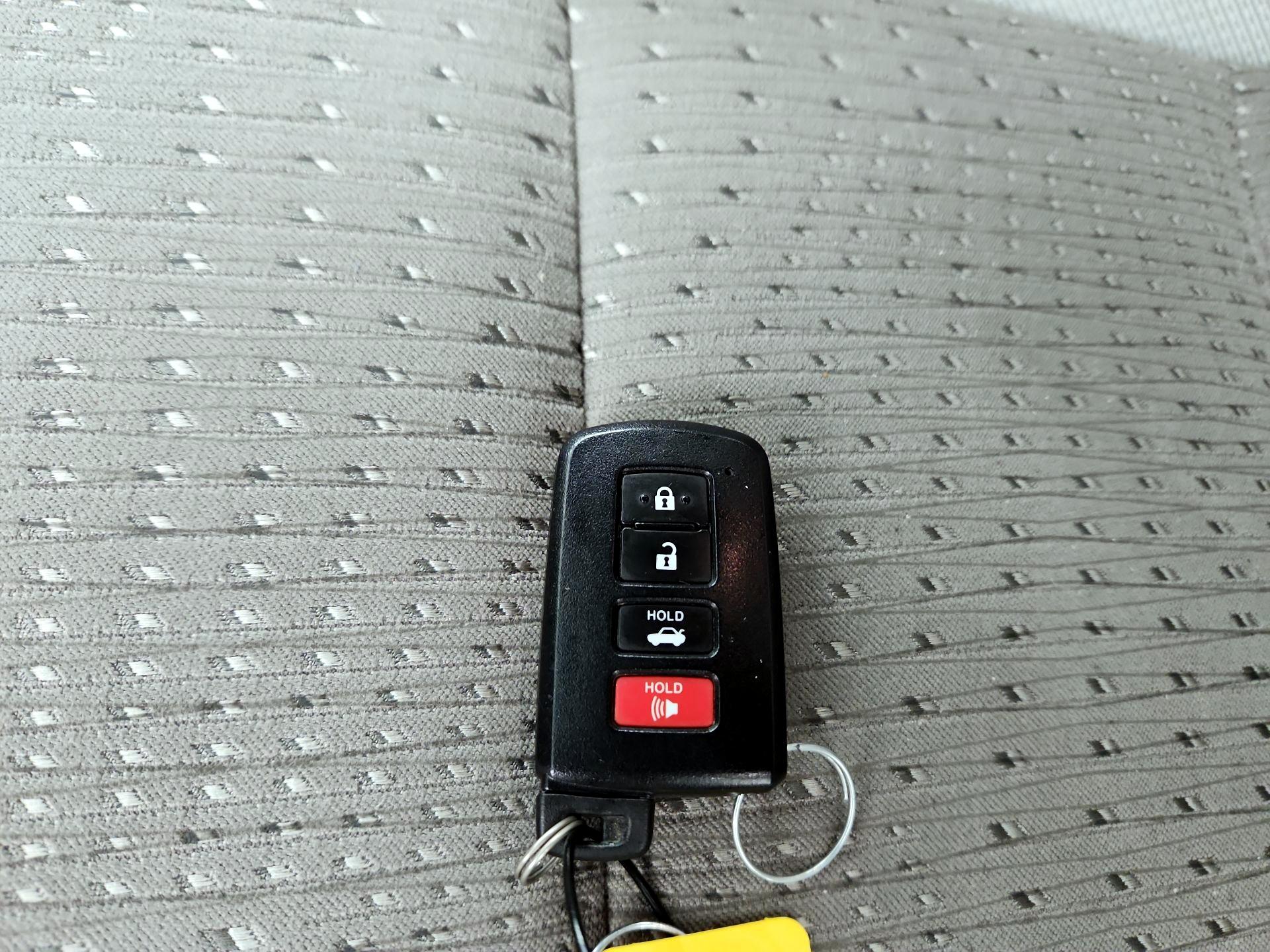 Thumbnail: 2014 Toyota Camry - 20