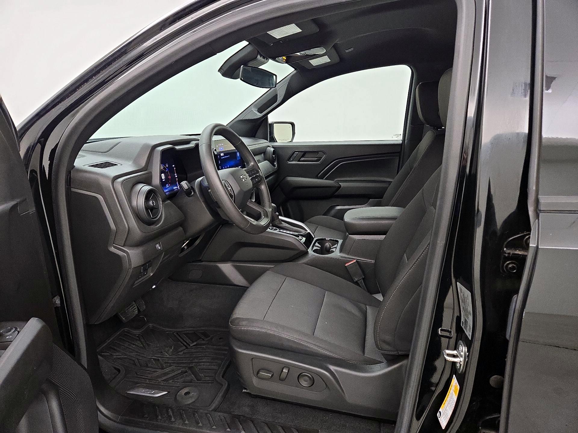 Thumbnail: 2023 Chevrolet Colorado - 11