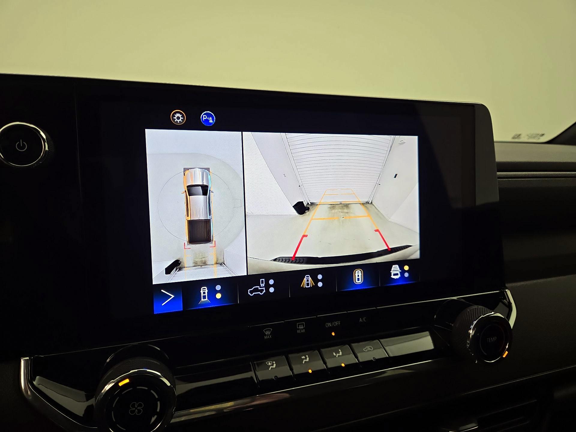 Thumbnail: 2023 Chevrolet Colorado - 14