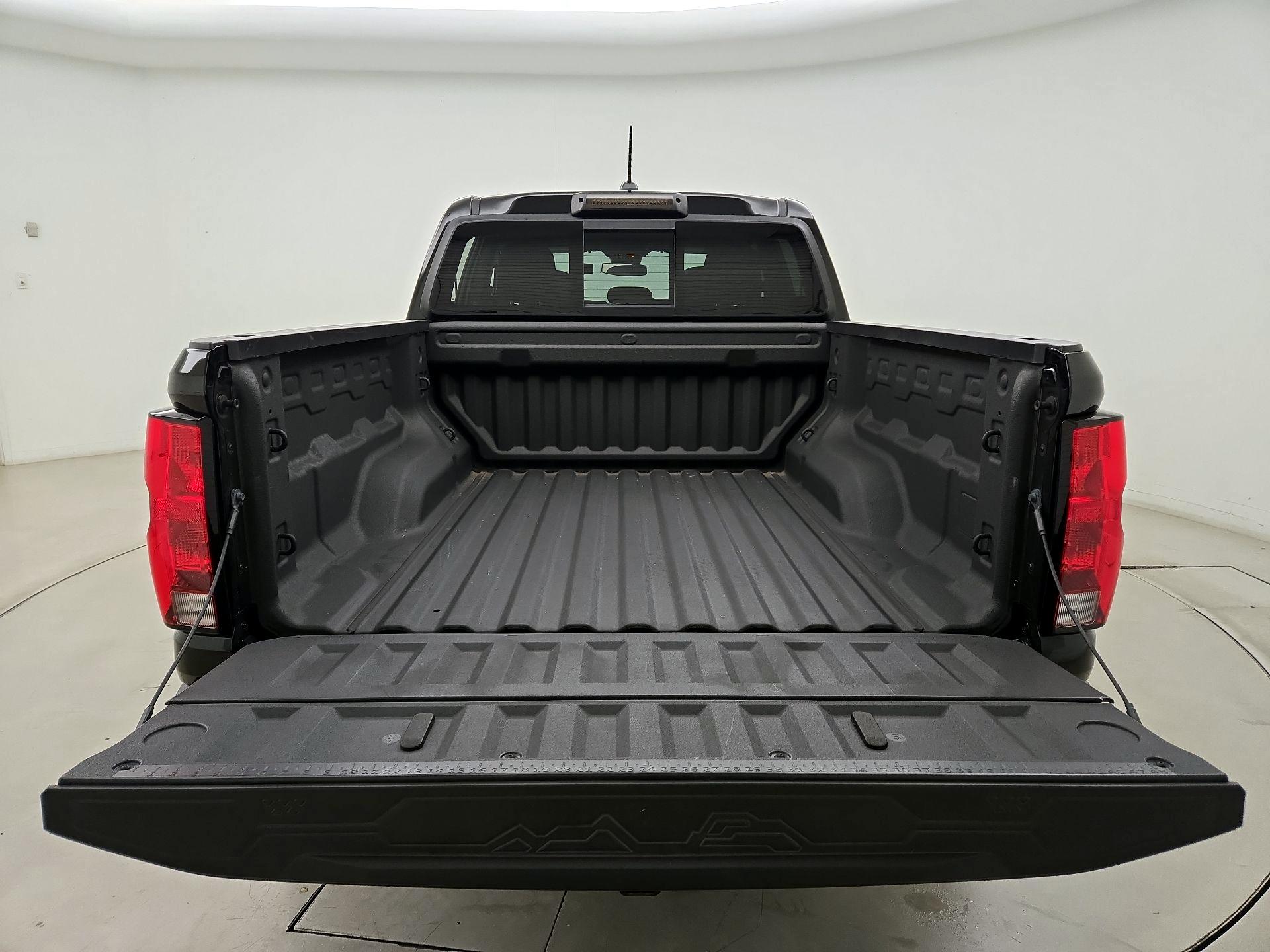 Thumbnail: 2023 Chevrolet Colorado - 20